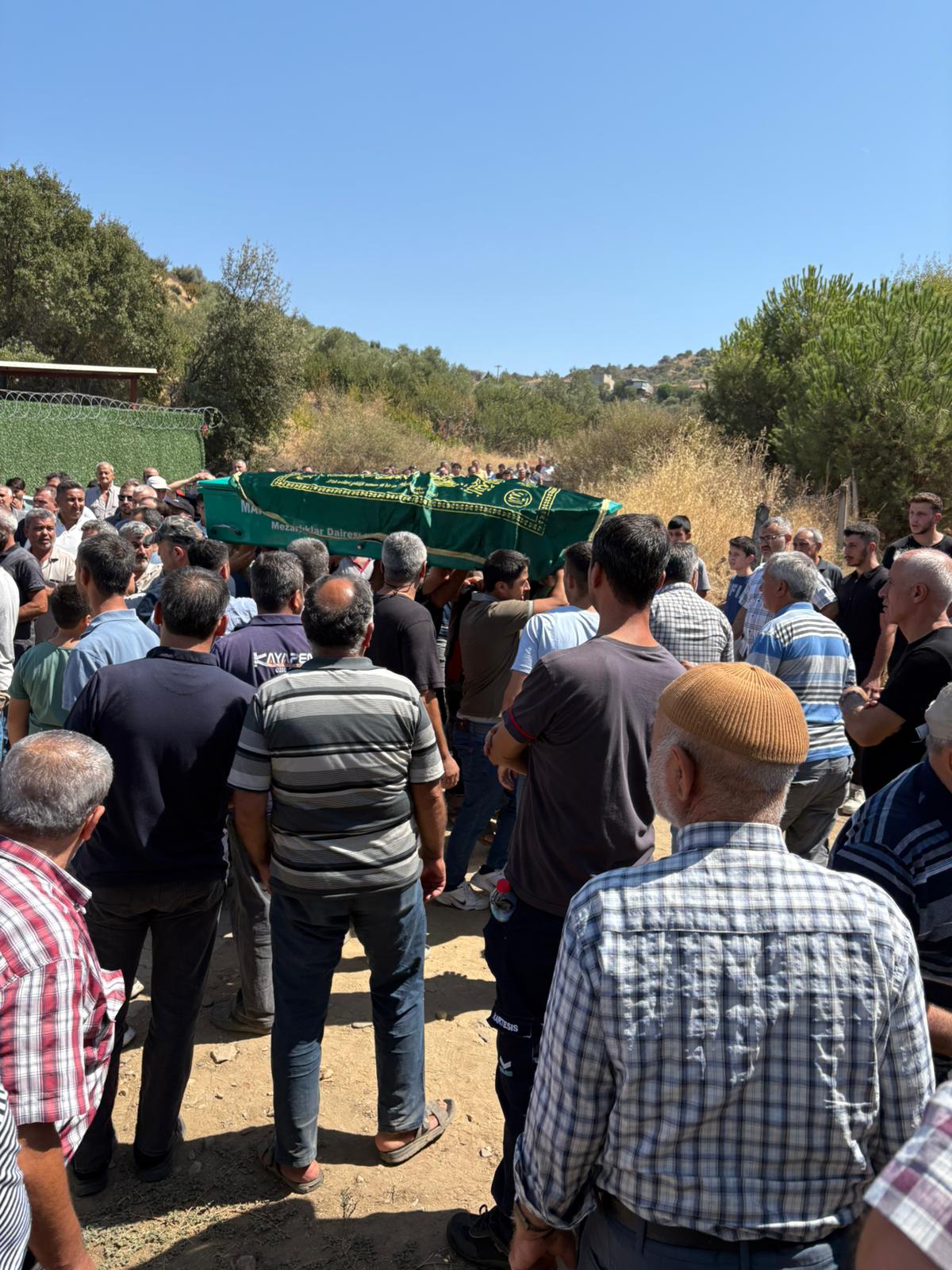 Kuzenlere gözü yaşlı veda