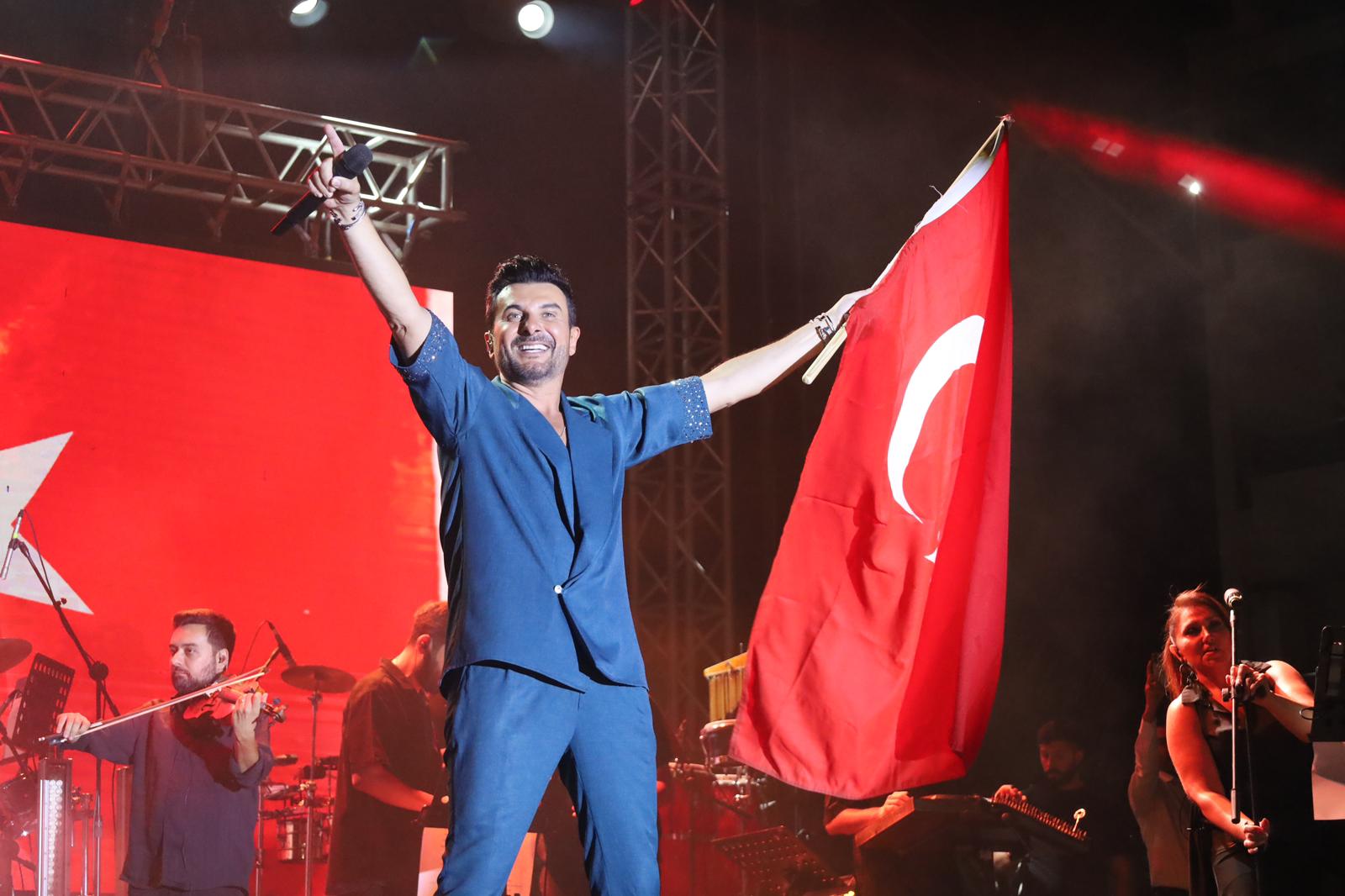 Turgutlu'da 30 Ağustos Coşkusu Gökhan Tepe Konseriyle Taçlandı