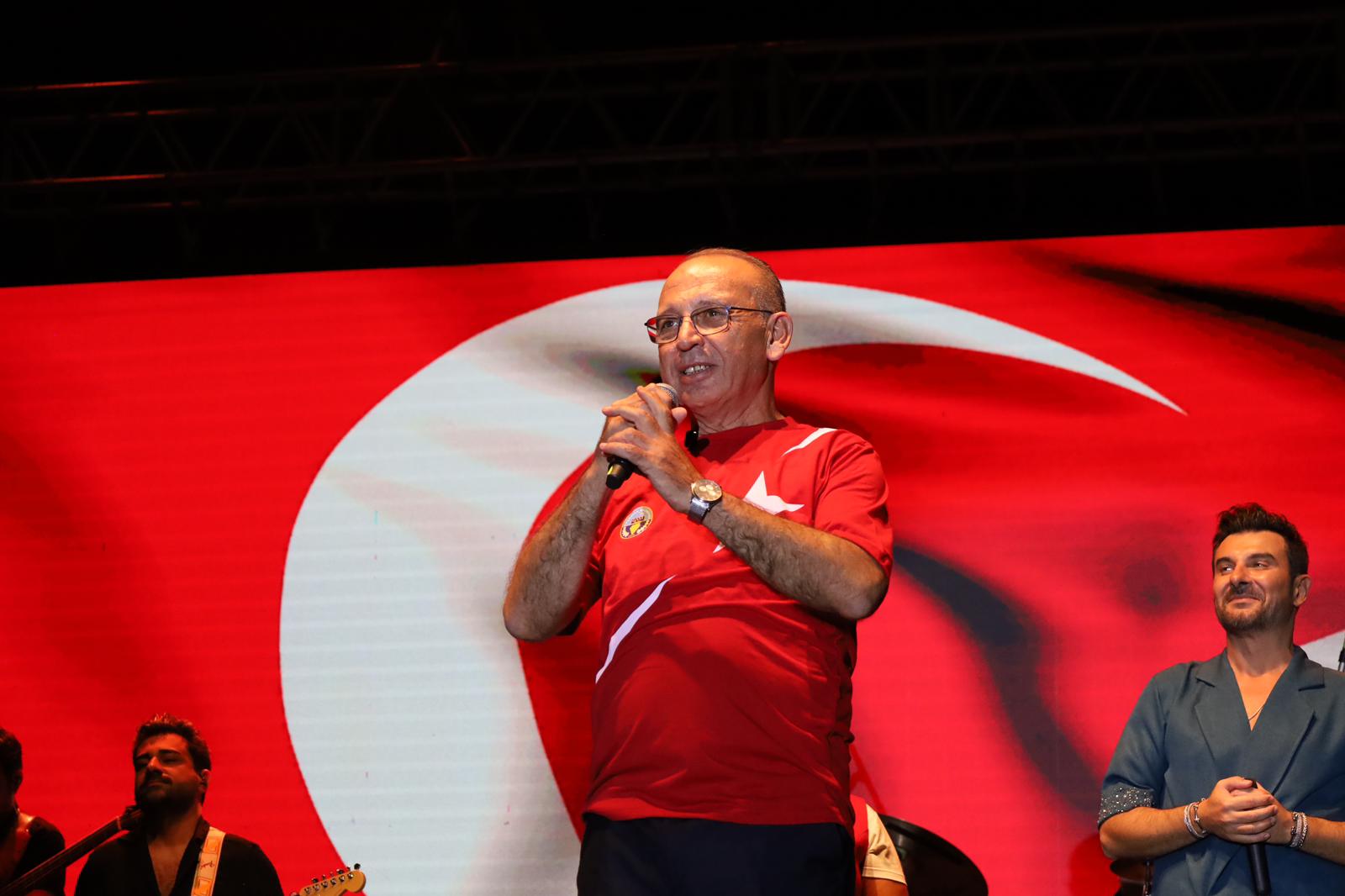 Turgutlu'da 30 Ağustos Coşkusu Gökhan Tepe Konseriyle Taçlandı