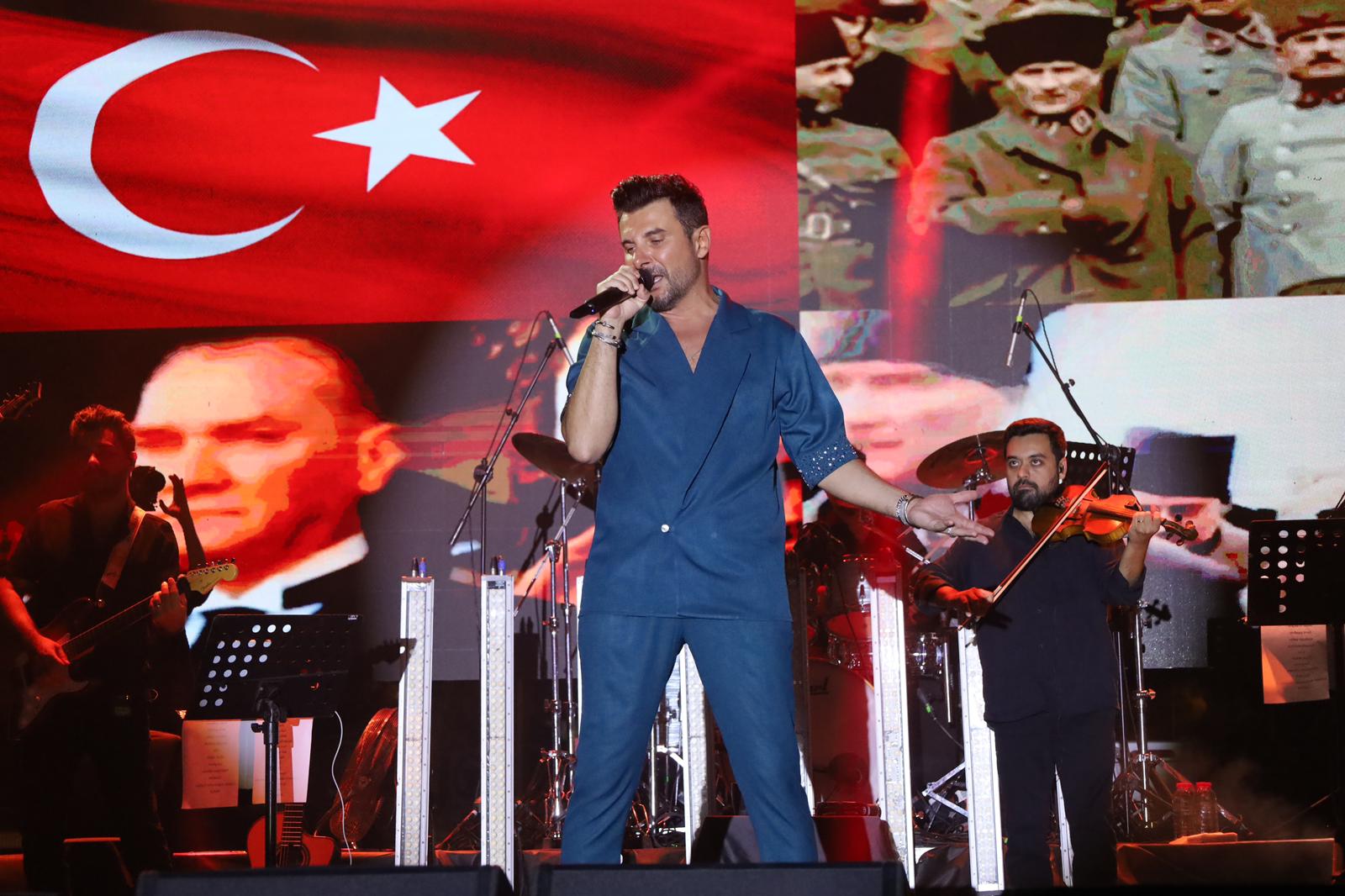 Turgutlu'da 30 Ağustos Coşkusu Gökhan Tepe Konseriyle Taçlandı