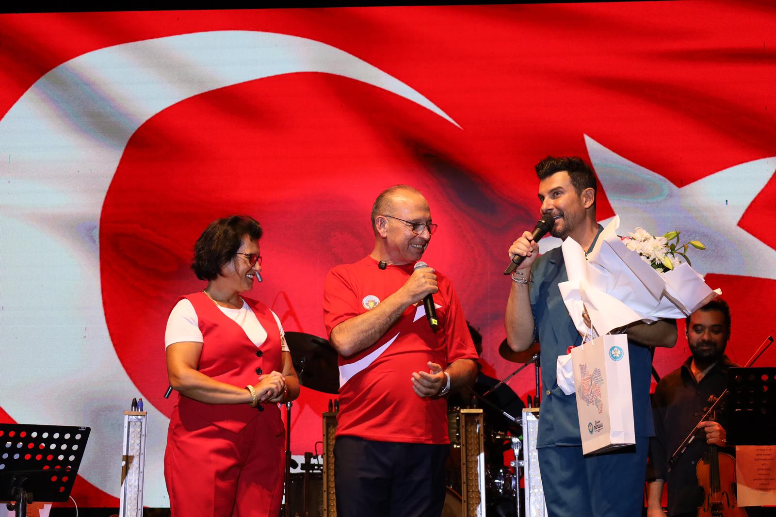 Turgutlu'da 30 Ağustos Coşkusu Gökhan Tepe Konseriyle Taçlandı