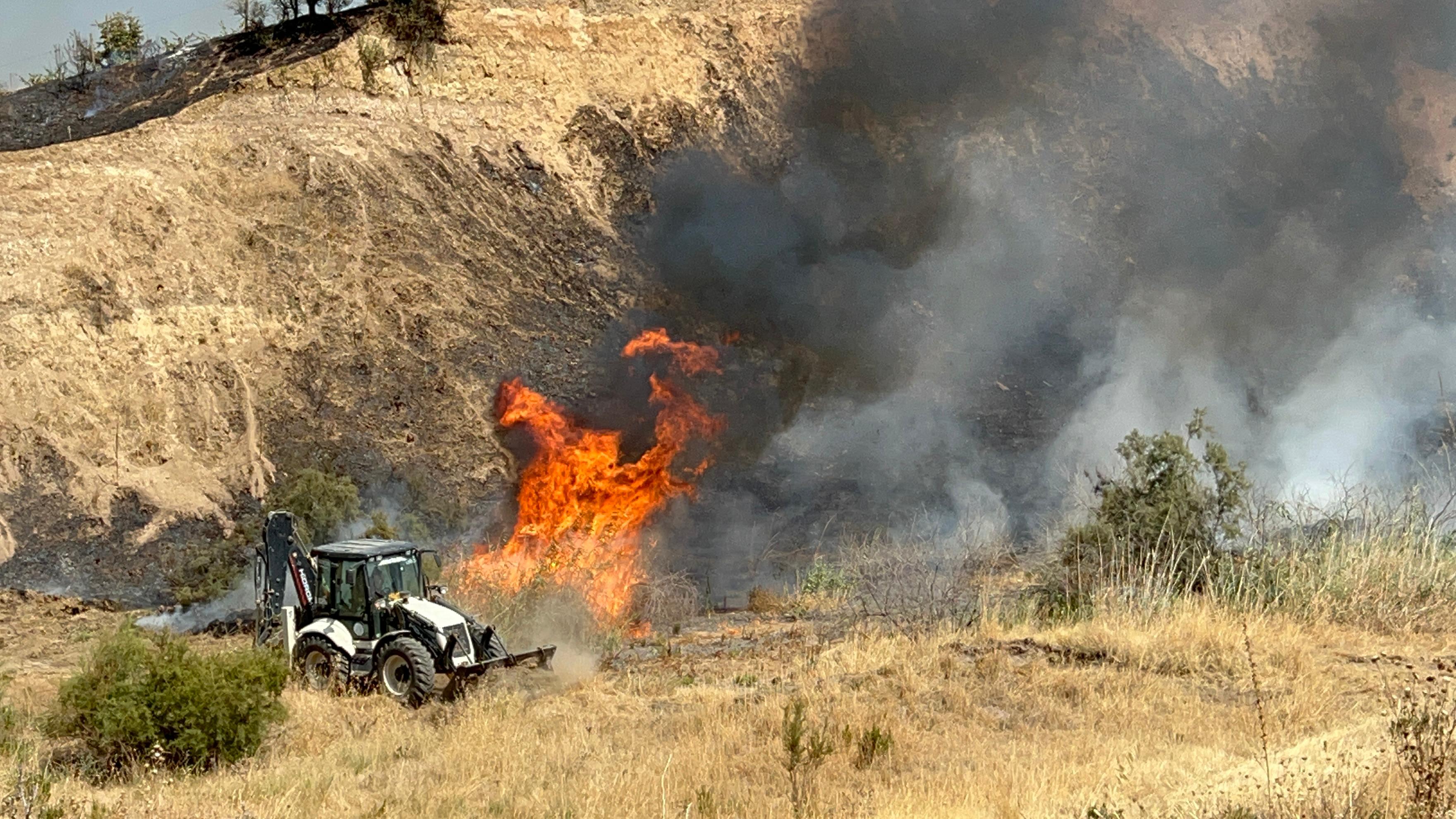 Fabrikaları tehdit ediyordu! Yangın kontrol altında