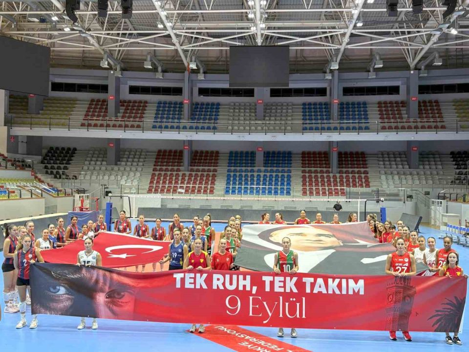 İzmir’in kadın voleybol takımları, 9 Eylül’de birlik mesajı verdi