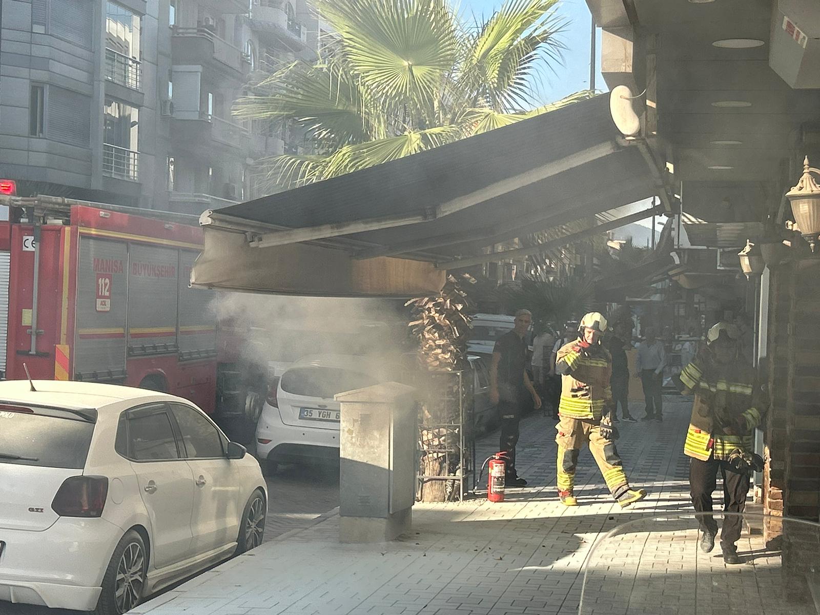 Atatürk Bulvarı’nda trafo bomba gibi patladı!