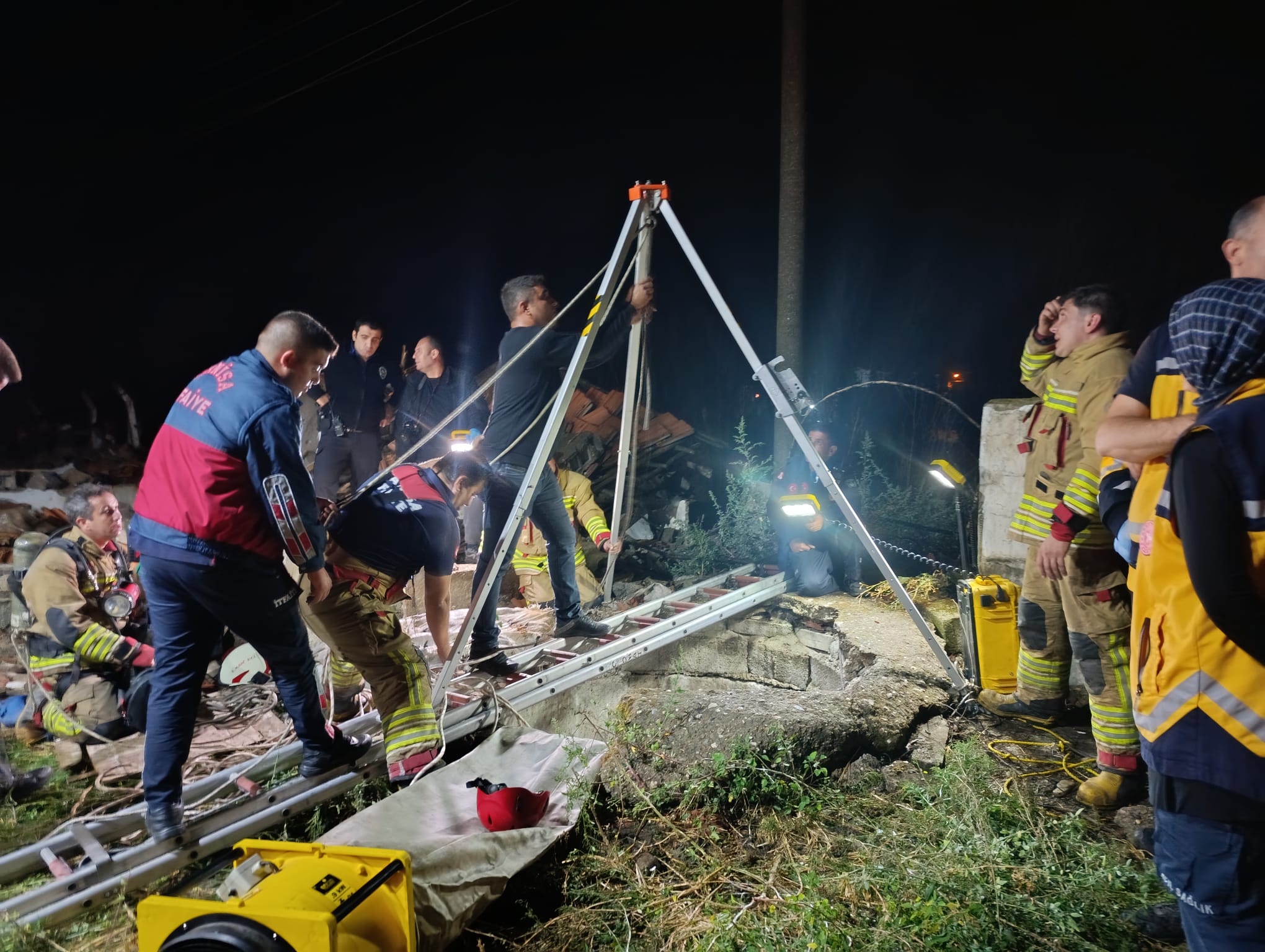 Turgutlu'da 3 gündür aranan genç 30 metrelik kuyuda ölü bulundu
