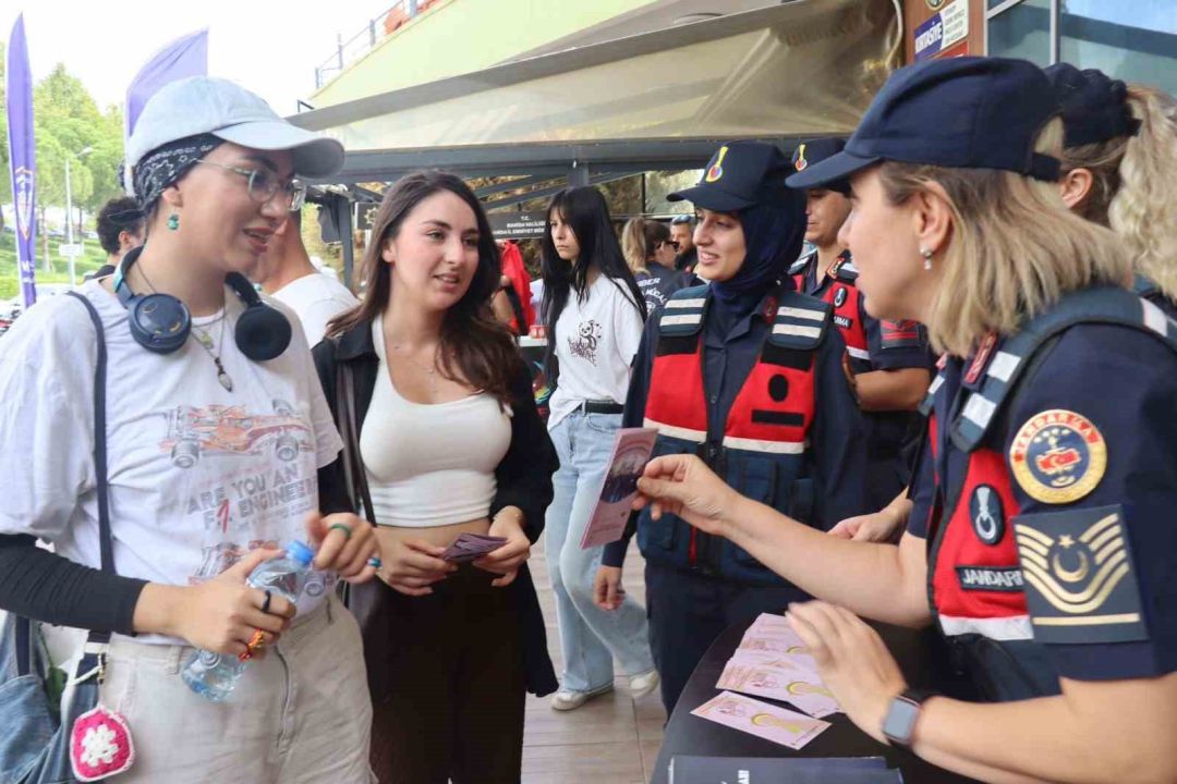 Manisa Jandarmadan MCBÜ öğrencilerine 'Kadına Yönelik Şiddetle Mücadele' eğitimi