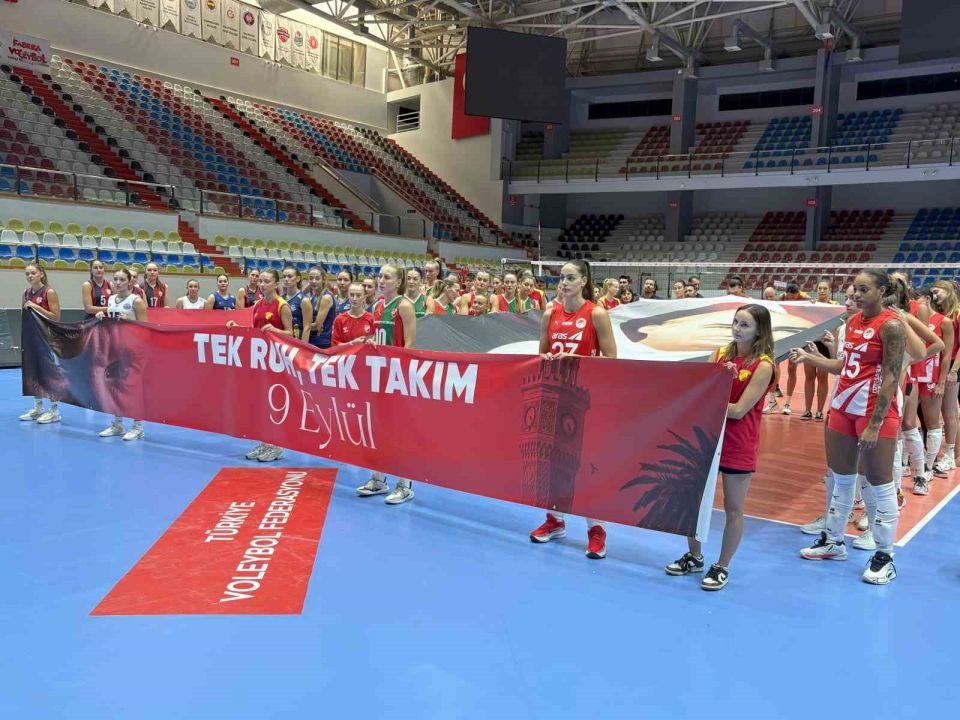 İzmir’in kadın voleybol takımları, 9 Eylül’de birlik mesajı verdi