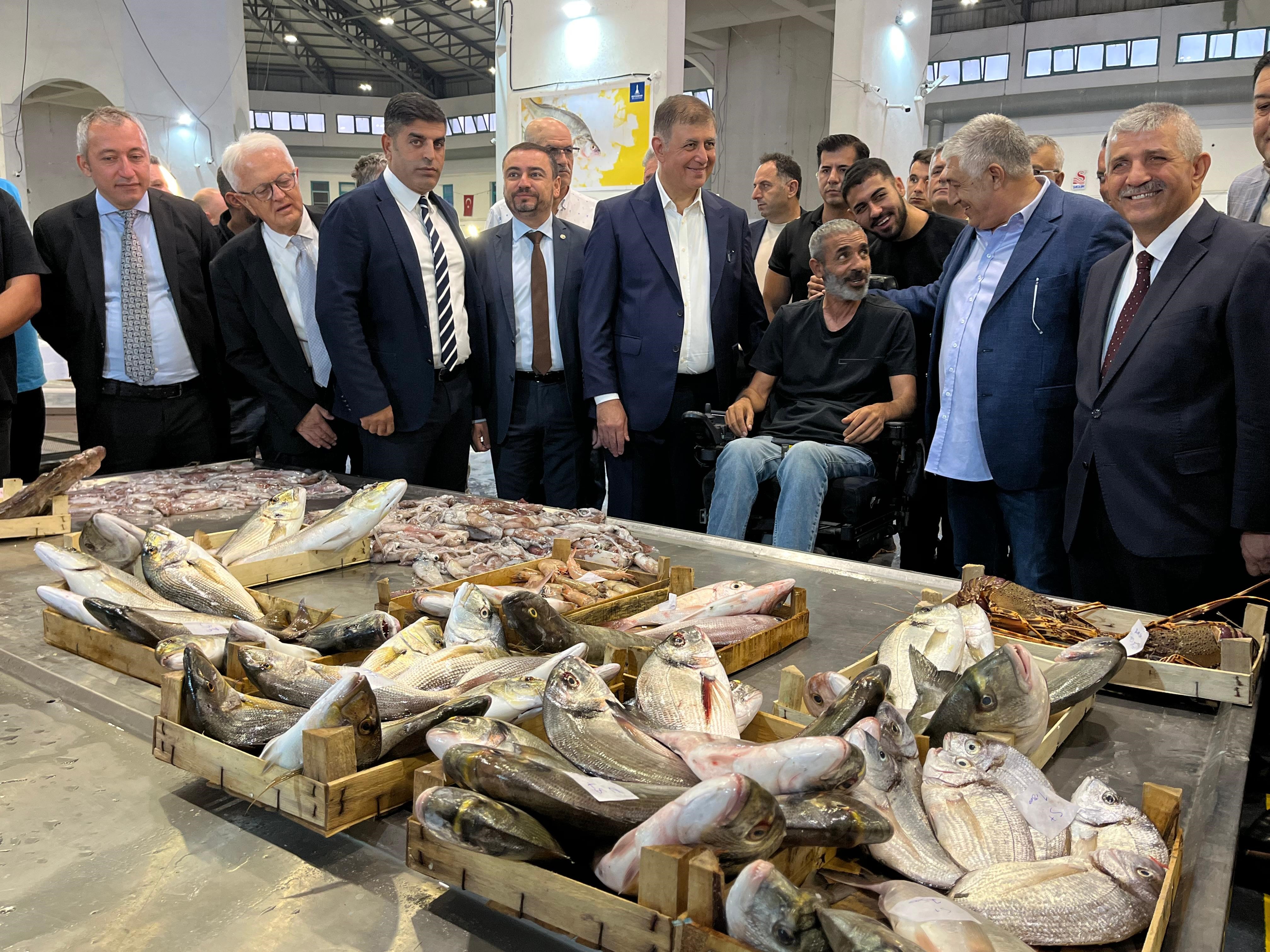 Av sezonu açıldı! İzmir'de tezgahlar balıkla doldu