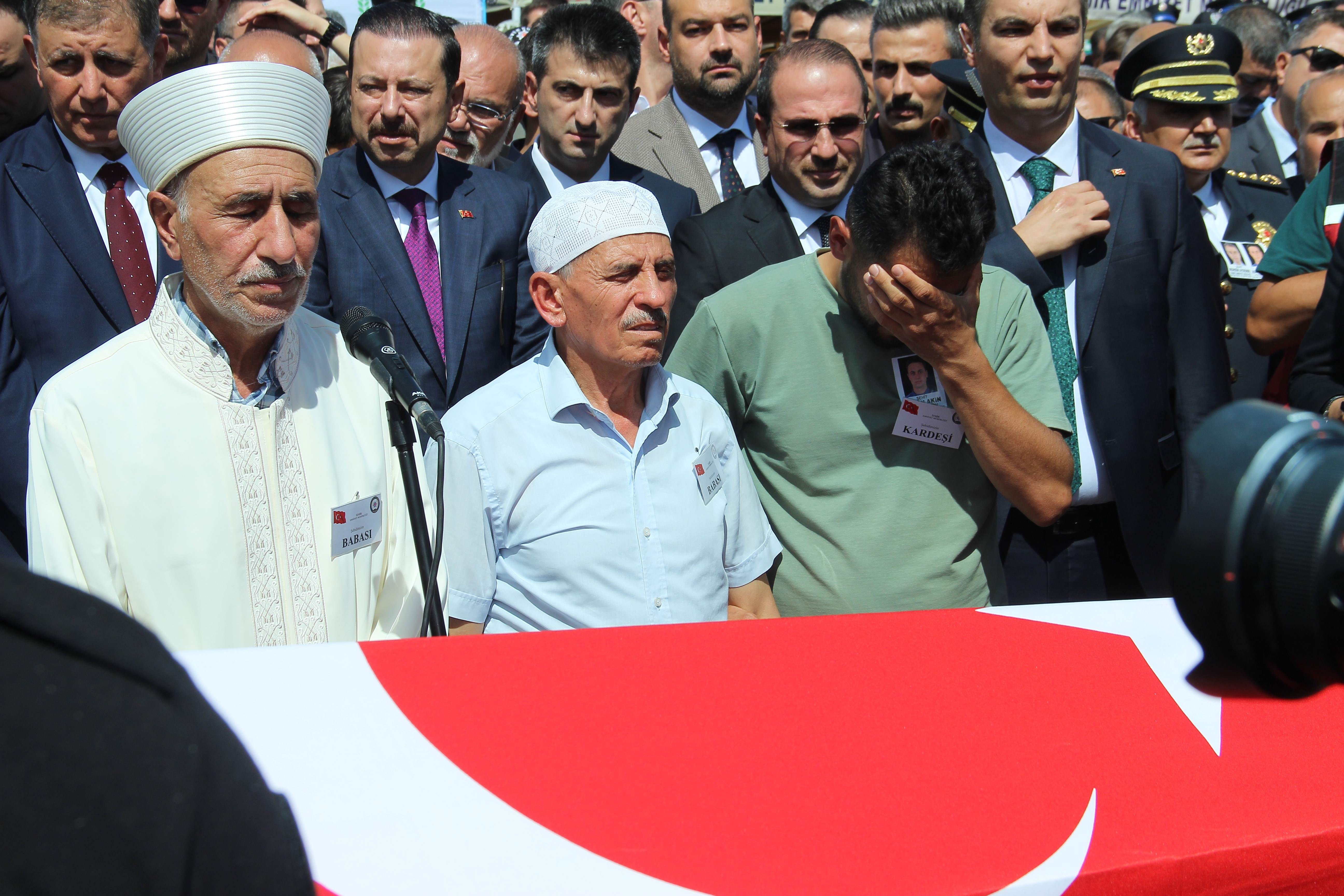 İzmir'de şehit düşen polisler son yolculuğuna uğurlandı