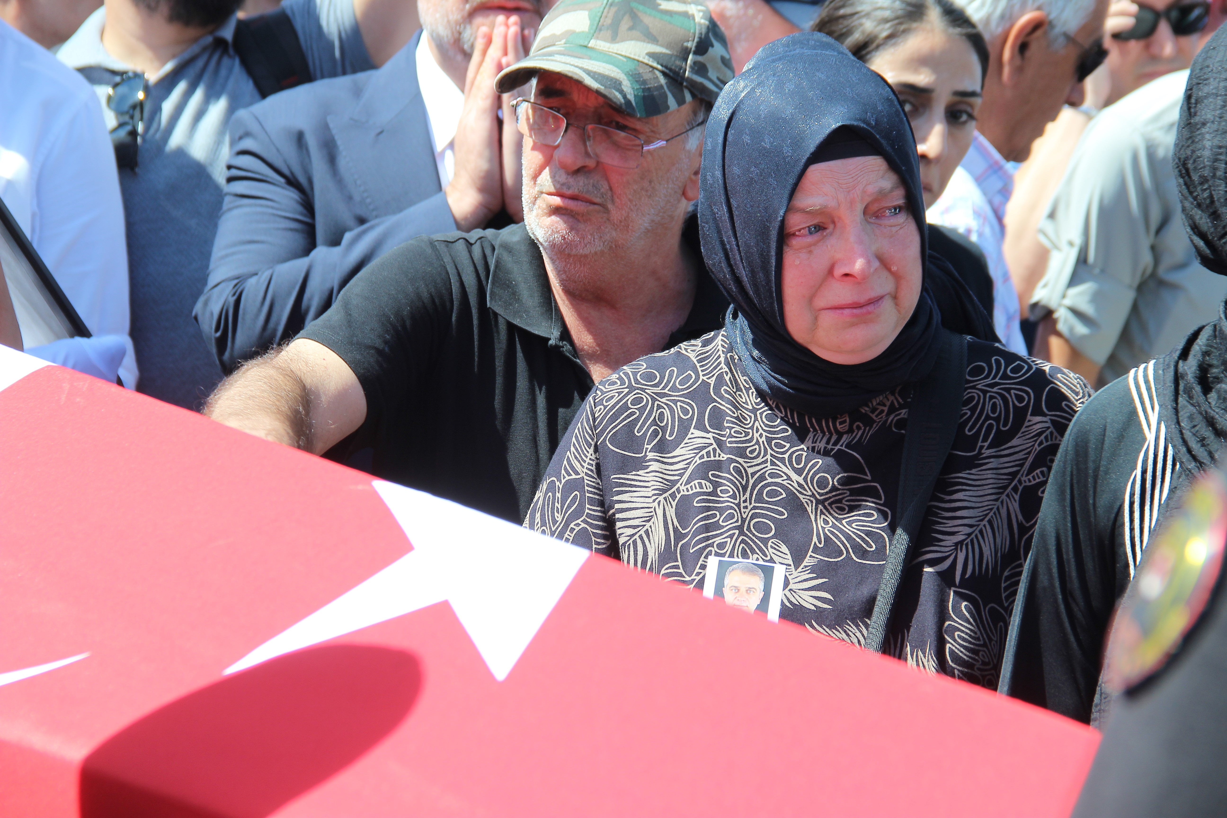 İzmir'de şehit düşen polisler son yolculuğuna uğurlandı