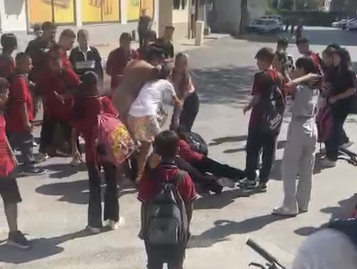 İzmir'de 12 yaşındaki çocuk 10 kişi tarafından darp edildi!