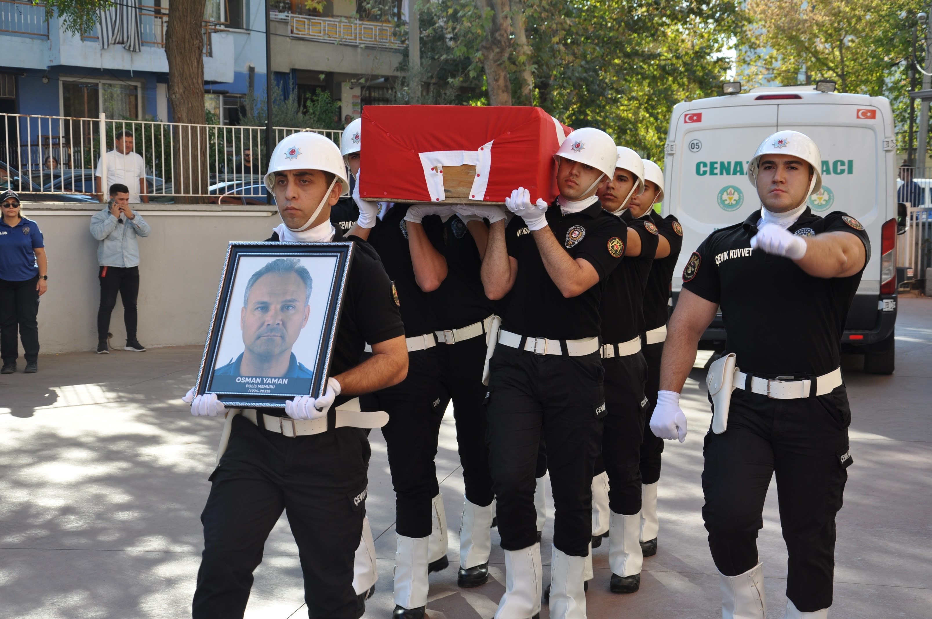 Manisa'da acı veda: Polis memuru Osman Yaman sonsuzluğa uğurlandı