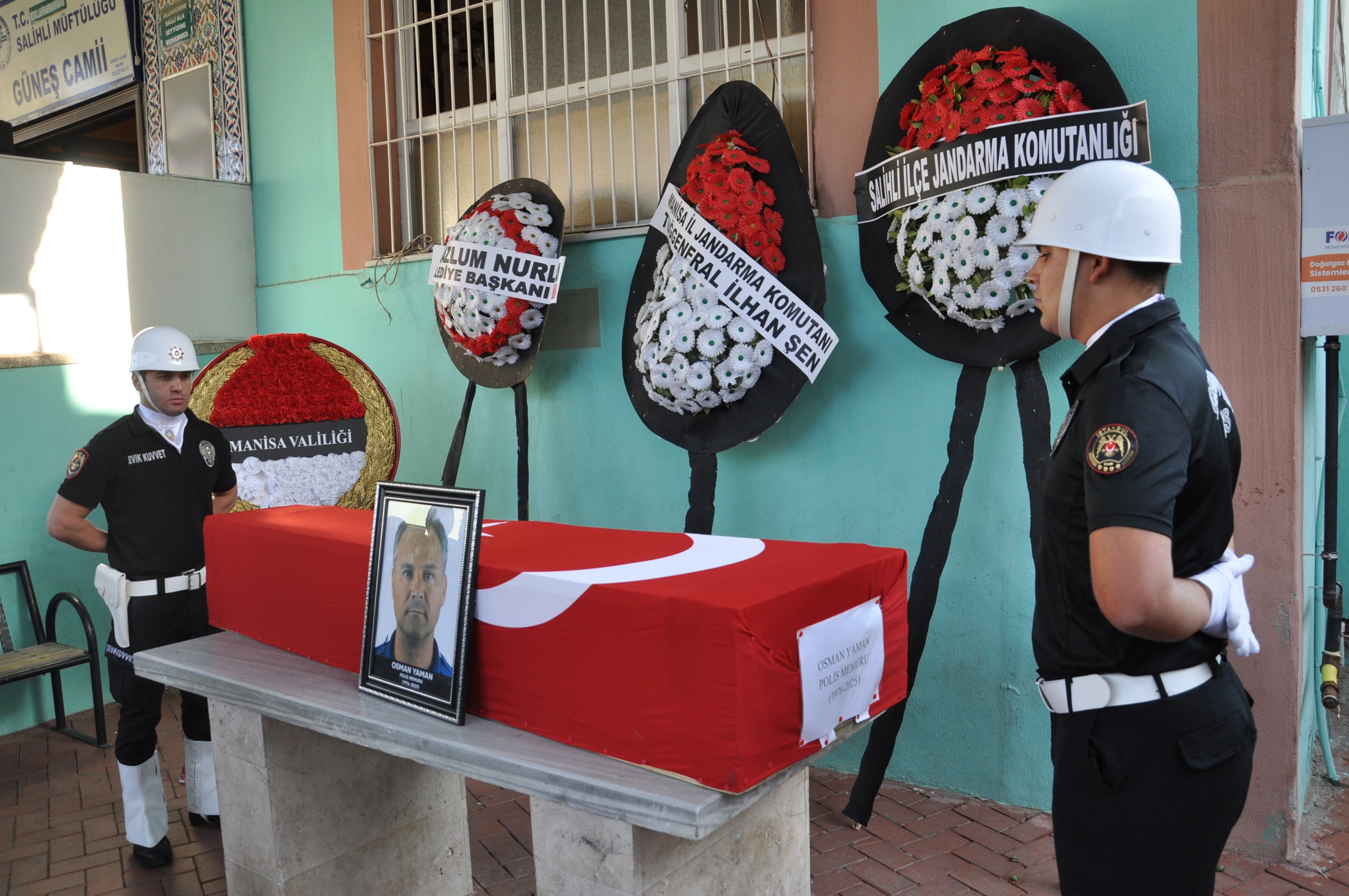 Manisa'da acı veda: Polis memuru Osman Yaman sonsuzluğa uğurlandı