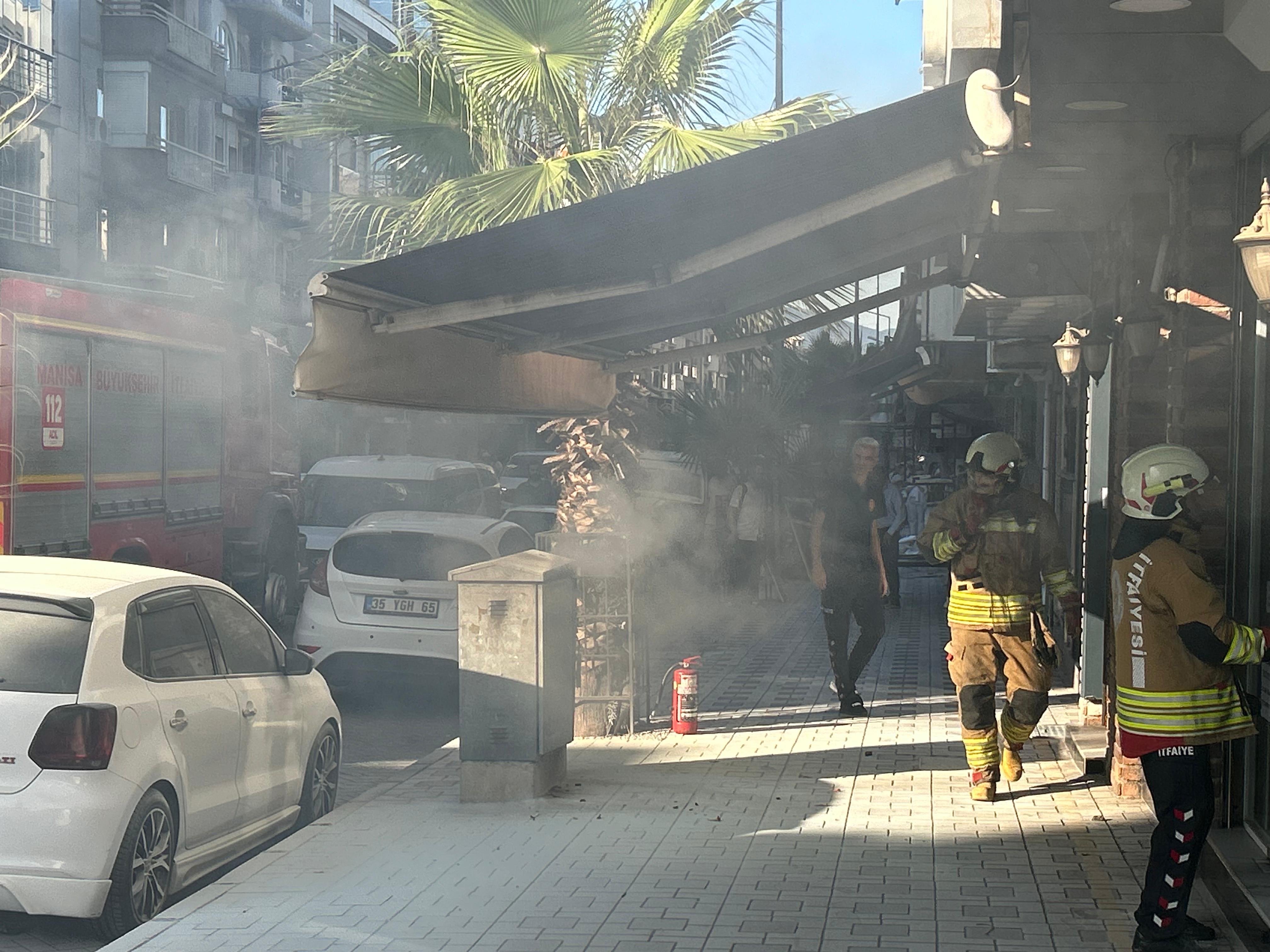 Atatürk Bulvarı’nda trafo bomba gibi patladı!