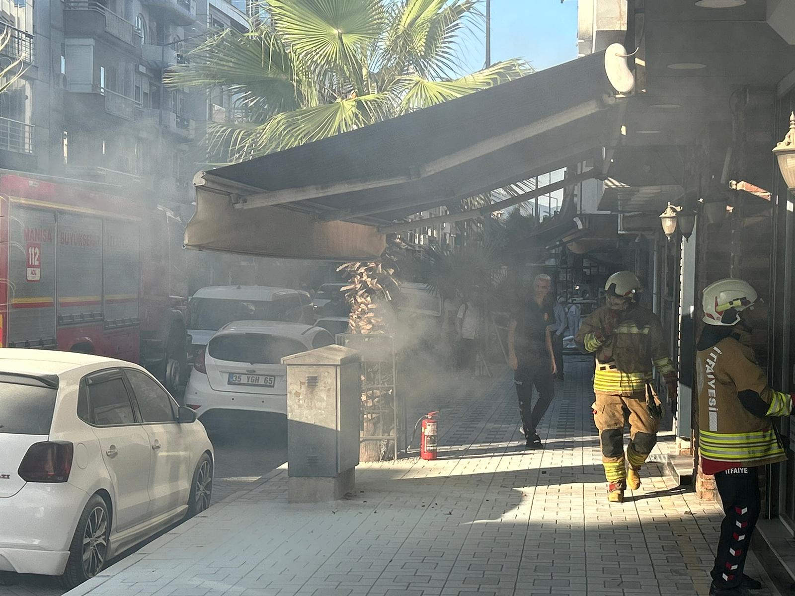 Atatürk Bulvarı’nda trafo bomba gibi patladı!