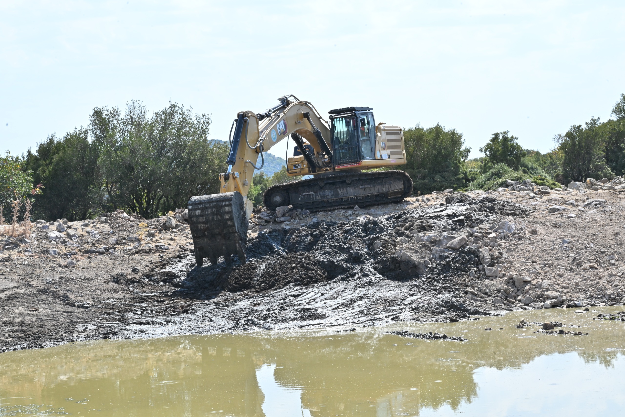 Manisa'da Hayvanlara Temiz Su, Yangınlara Güçlü Önlem
