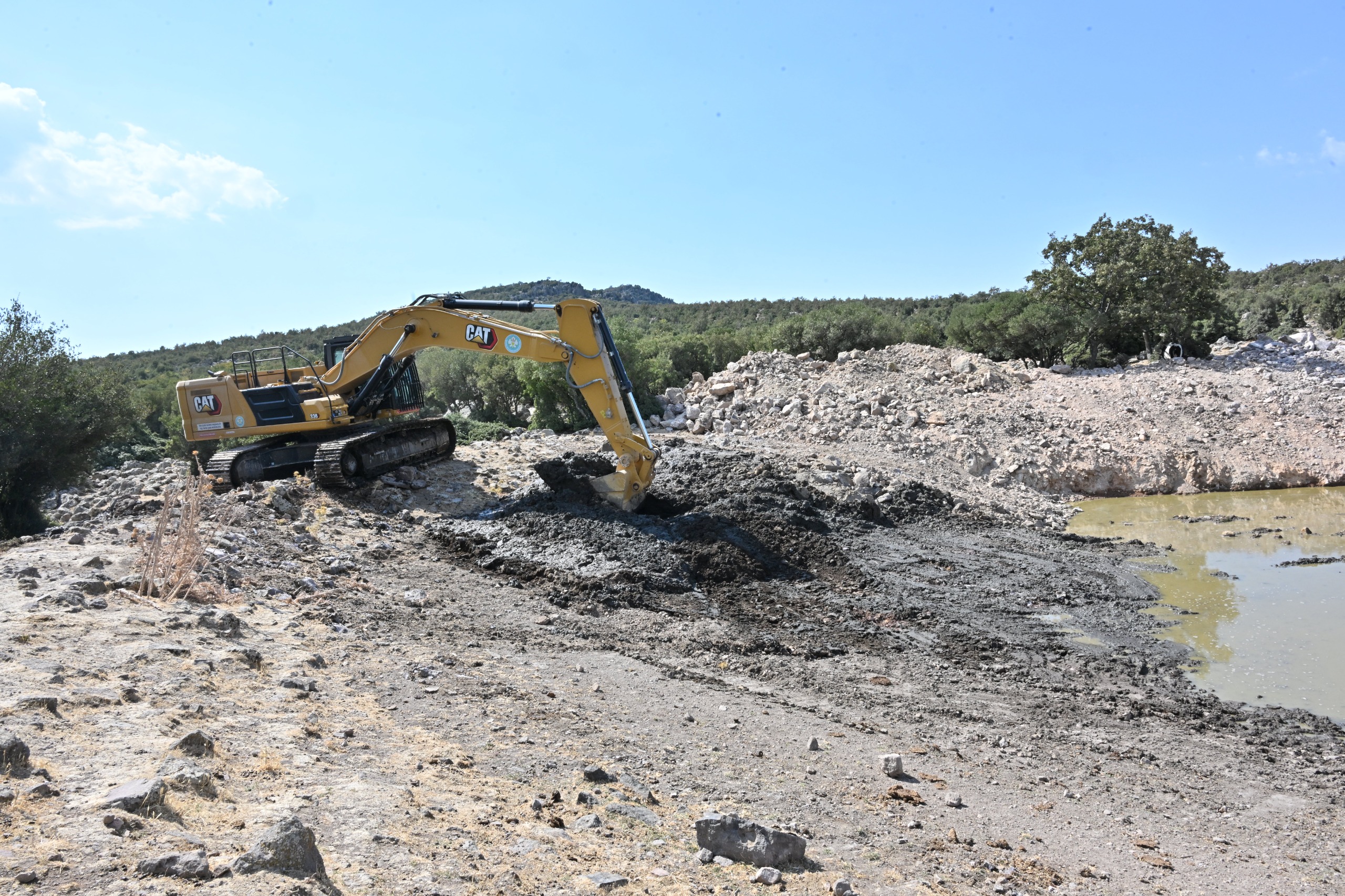 Manisa'da Hayvanlara Temiz Su, Yangınlara Güçlü Önlem