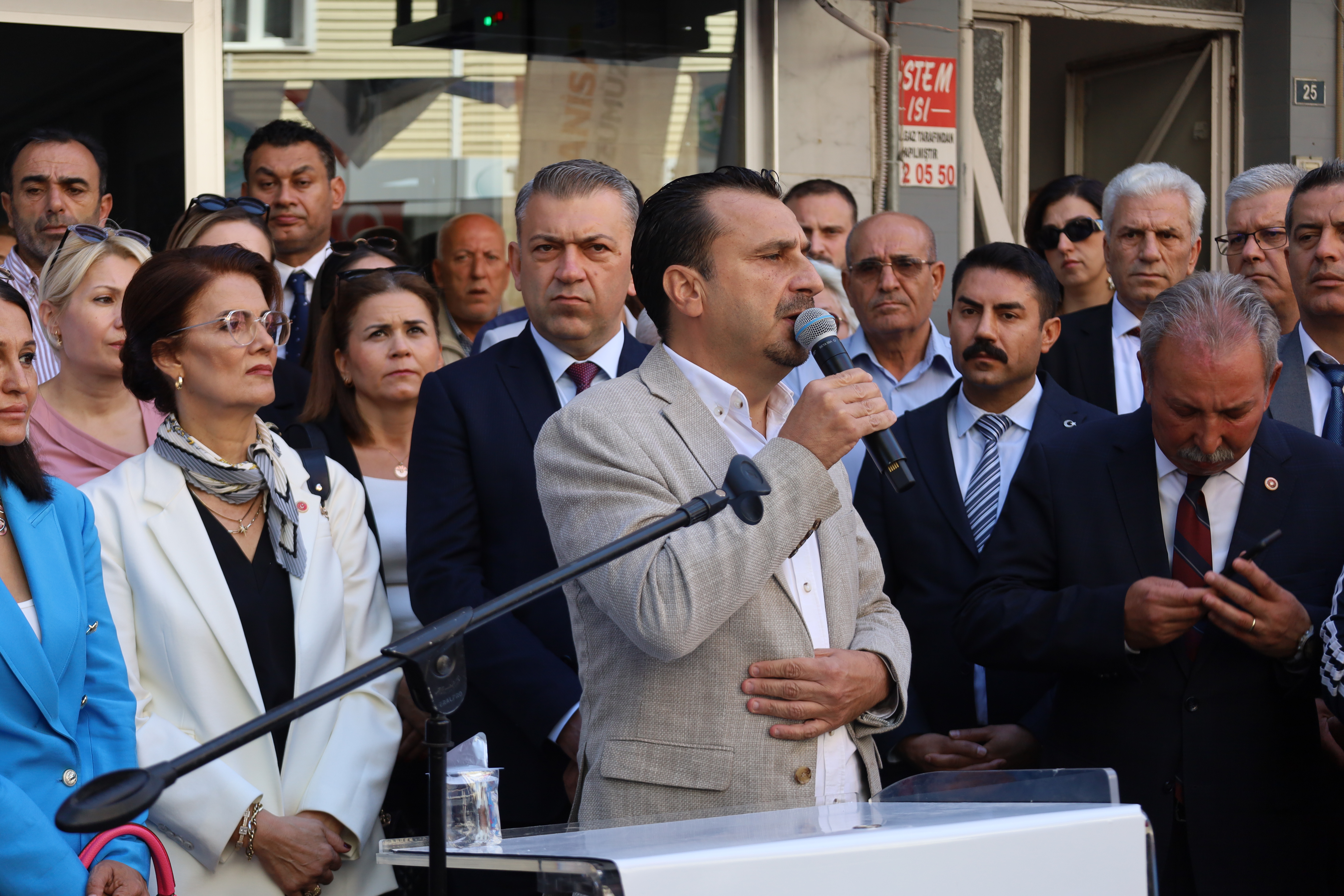 Turgutlu’da Kent Lokantası, Halk Ekmek ve Halk Mandıra Hizmete Açıldı