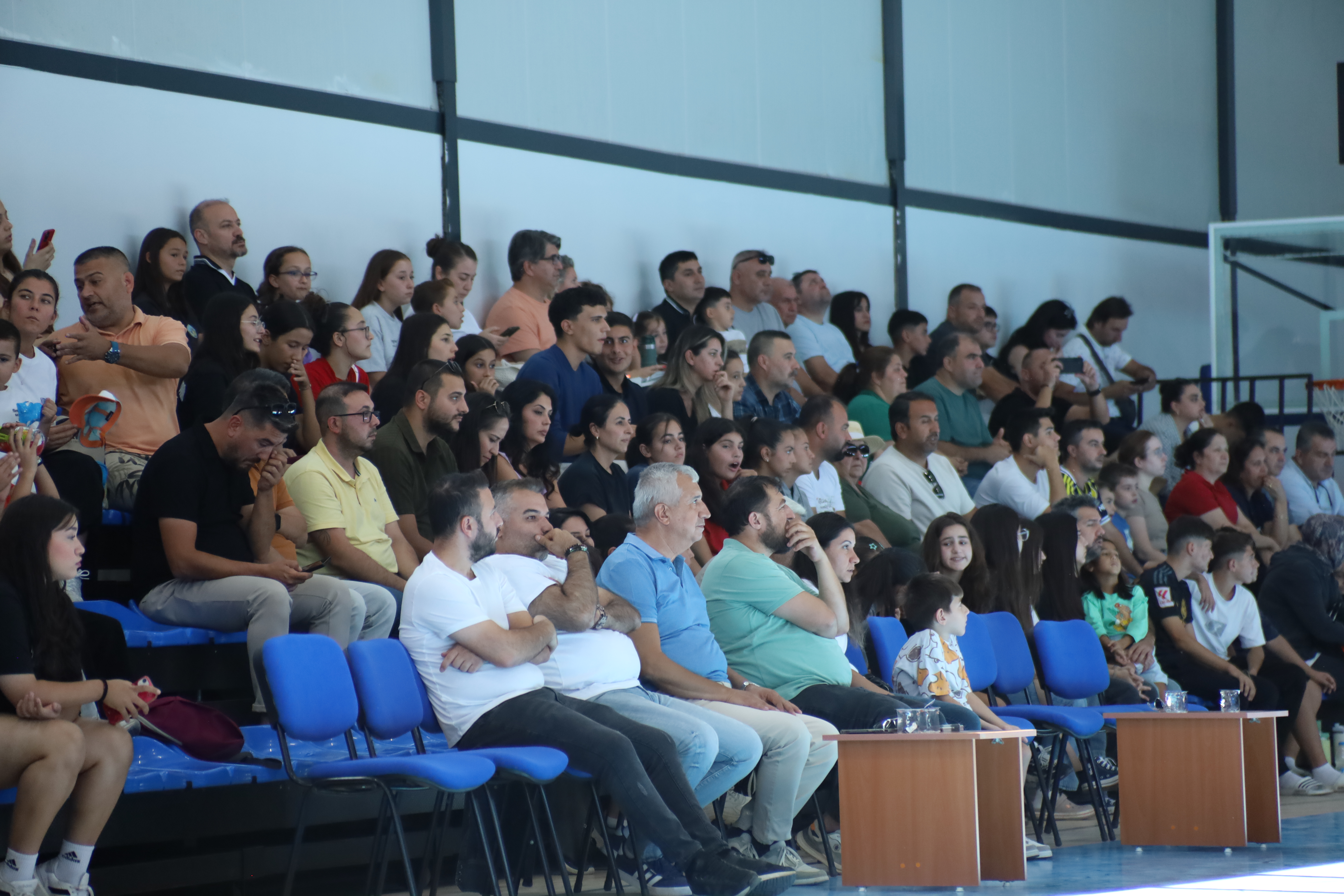 Turgutlu Mimar Ferdi Zeyrek Spor Kompleksi’nde İlk Maç Oynandı