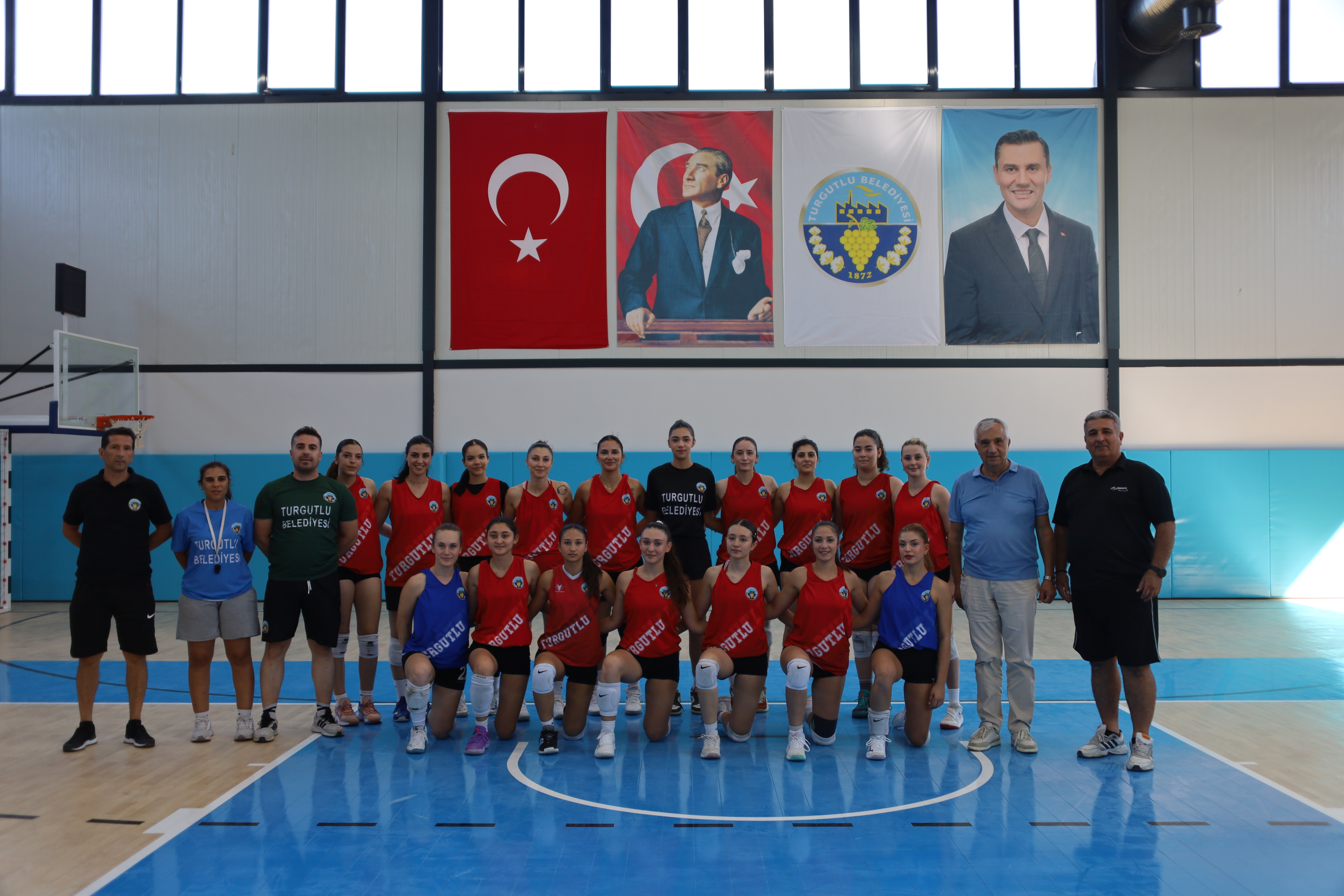 Turgutlu Mimar Ferdi Zeyrek Spor Kompleksi’nde İlk Maç Oynandı