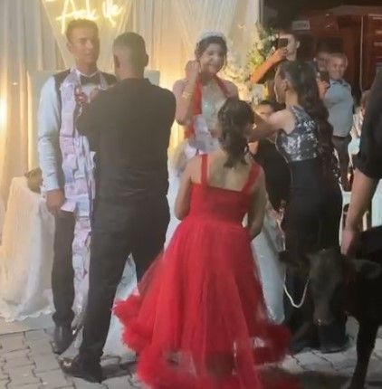 Düğün hediyesine yenisi eklendi: Görenler şaşkına döndü!