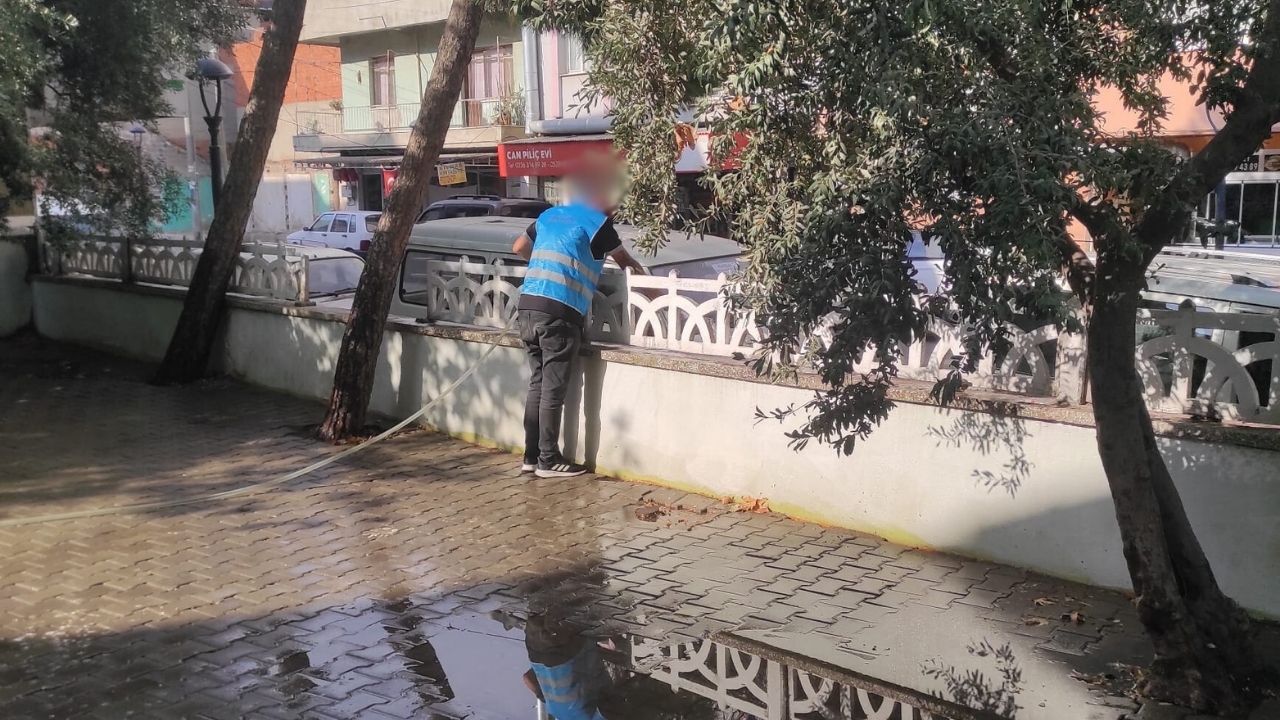 Turgutlu’da Camiler Cuma Namazı Öncesi Yükümlülerce Temizlendi