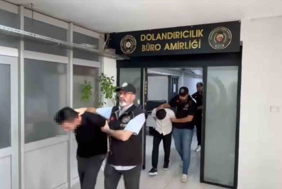 Bankacı kılığına girmişler.. Dolandırıcılara dev operasyon: 53 tutuklama!