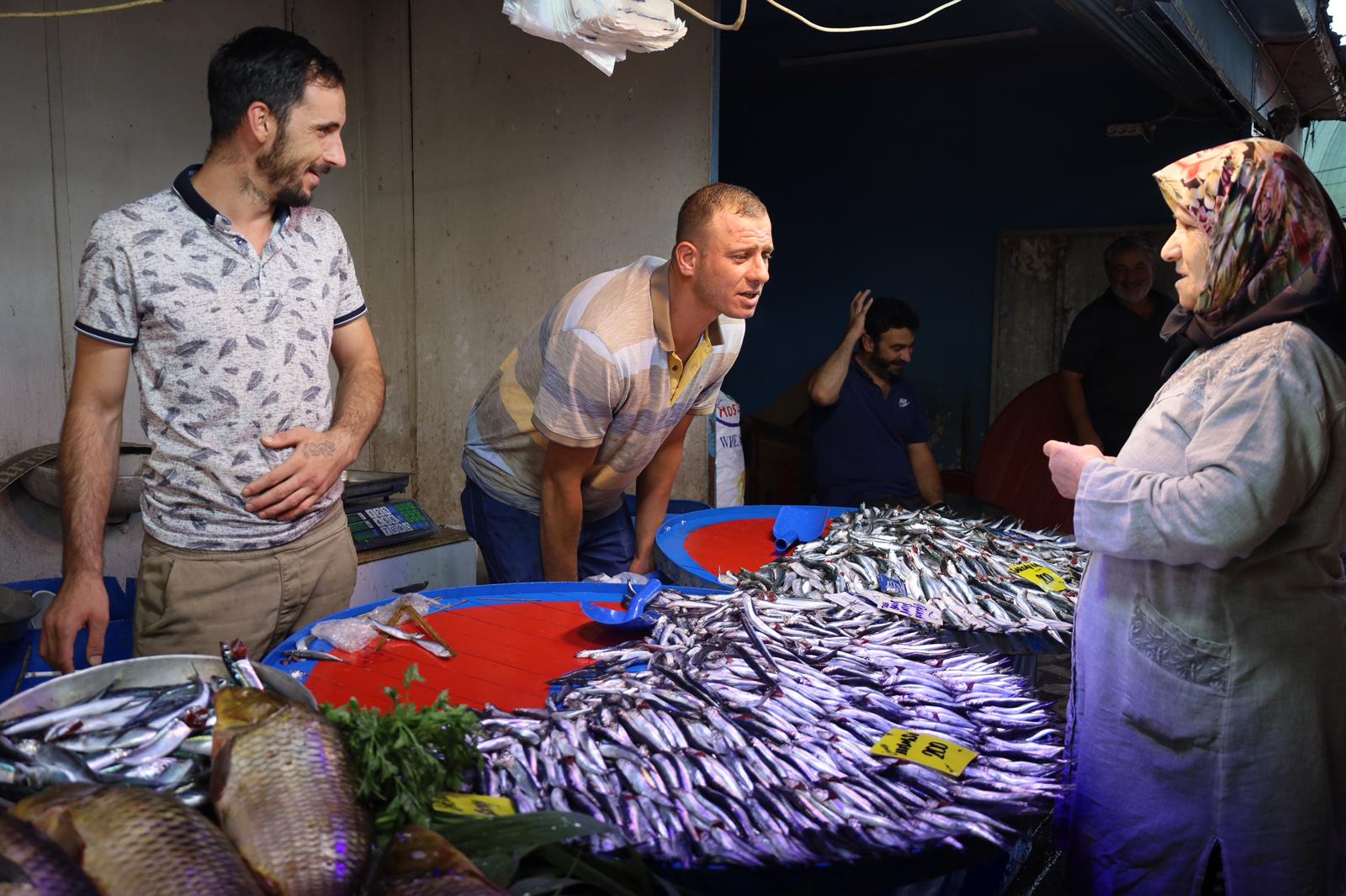 Turgutlu’da Balık Sezonu Açıldı: Tezgahlar Şenlendi