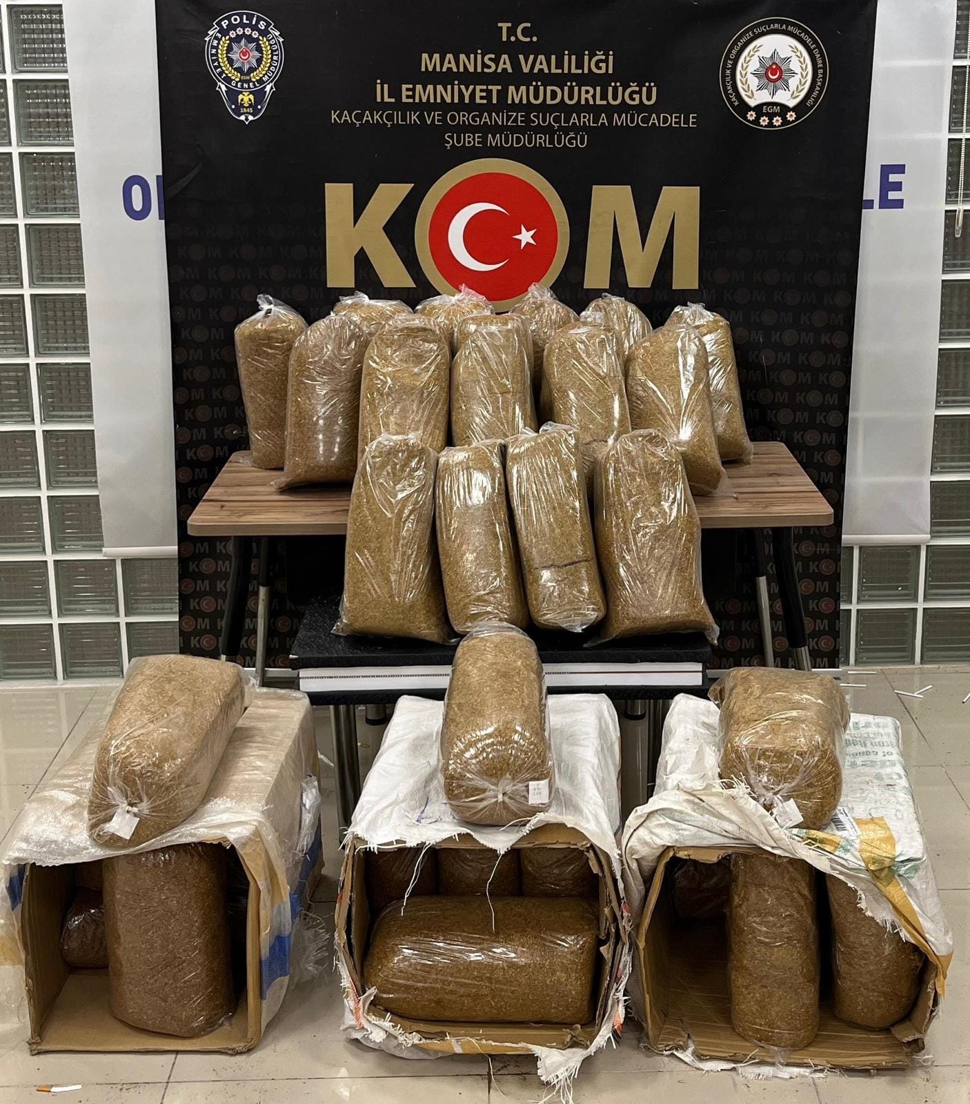 Turgutlu ve 4 ilçede 8 adrese baskın: 9 şüpheli!