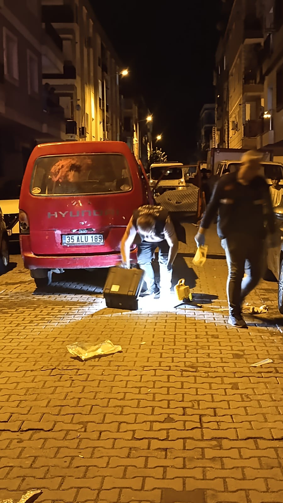 Silahlı kavgada 1'i kazara 3 genç yaralı! 1 şüpheli gözaltında