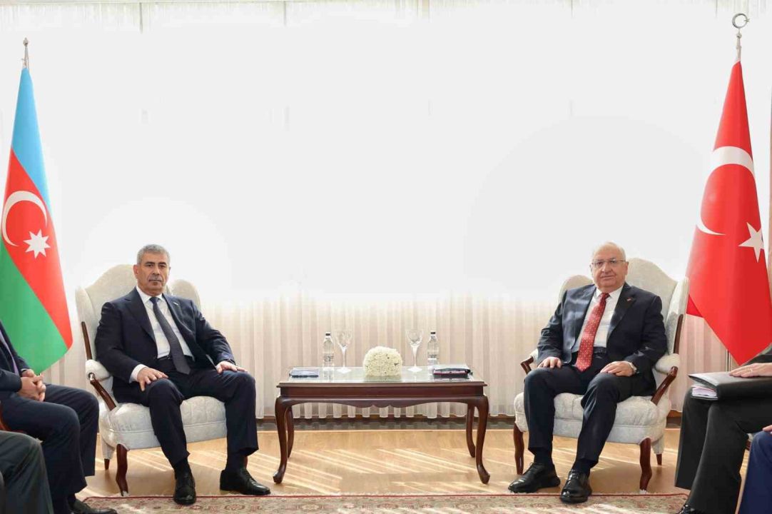 Bakan Güler, Azerbaycan Savunma Bakanı Hasanov ile bir araya geldi