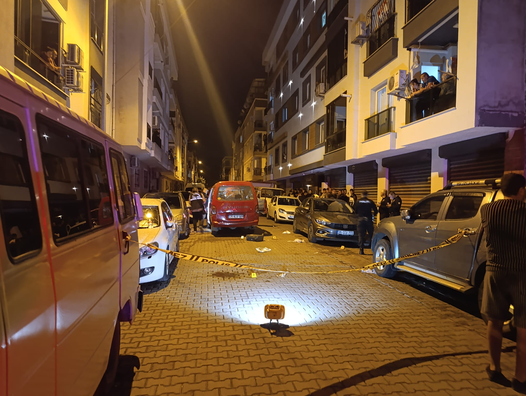 Silahlı kavgada 1'i kazara 3 genç yaralı! 1 şüpheli gözaltında