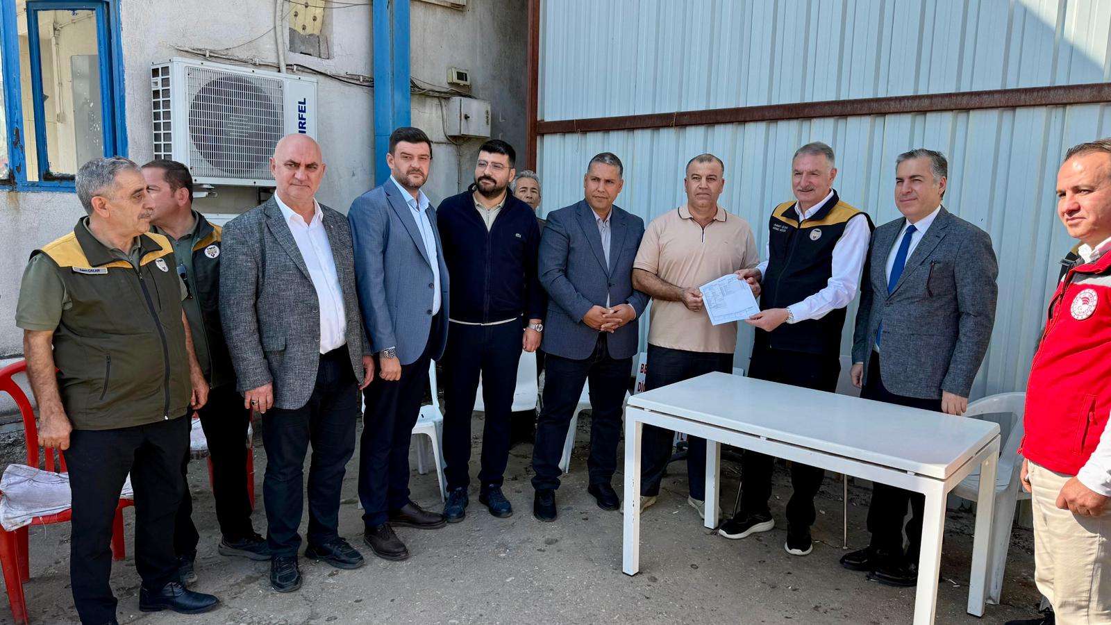 TMO Genel Müdürü Güldal Turgutlu'da üzüm alım merkezinde