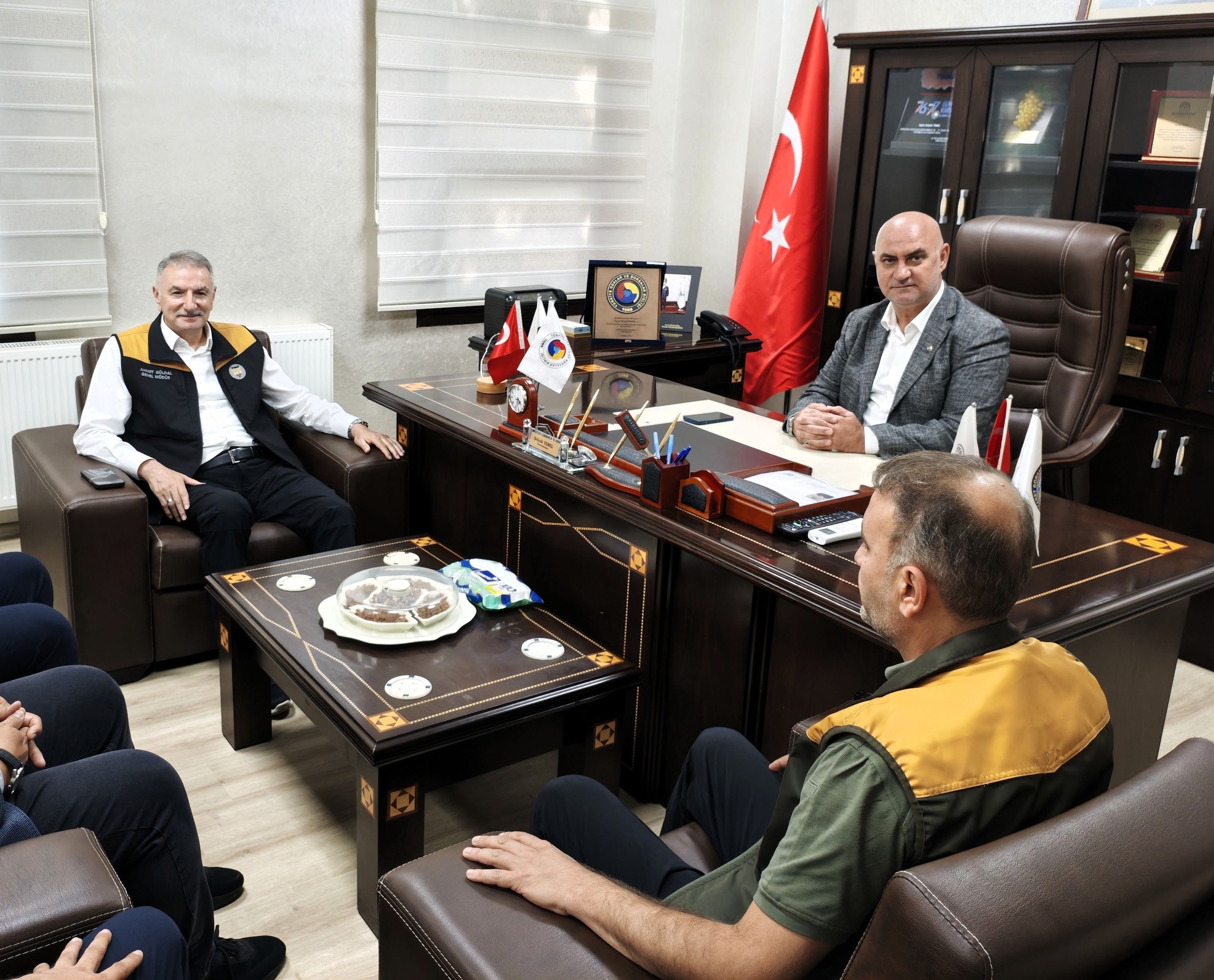 TMO Genel Müdürü Güldal Turgutlu'da üzüm alım merkezinde