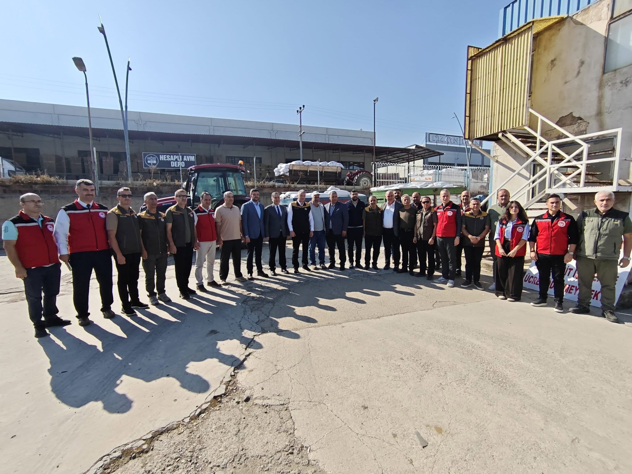 TMO Genel Müdürü Güldal Turgutlu'da üzüm alım merkezinde