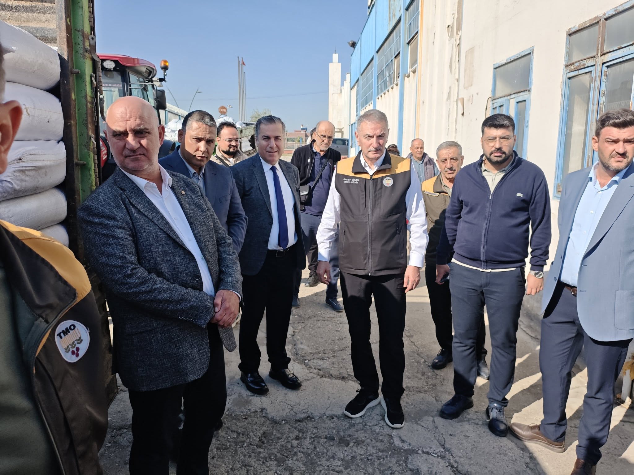 TMO Genel Müdürü Güldal Turgutlu'da üzüm alım merkezinde