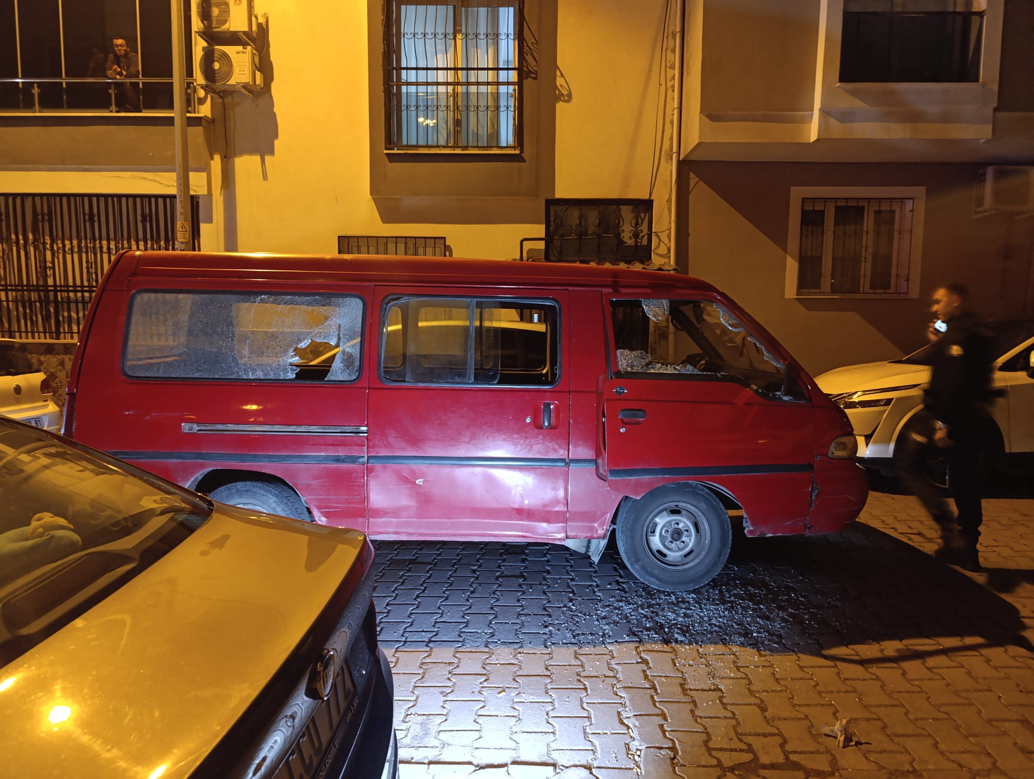 Silahlı kavgada 1'i kazara 3 genç yaralı! 1 şüpheli gözaltında