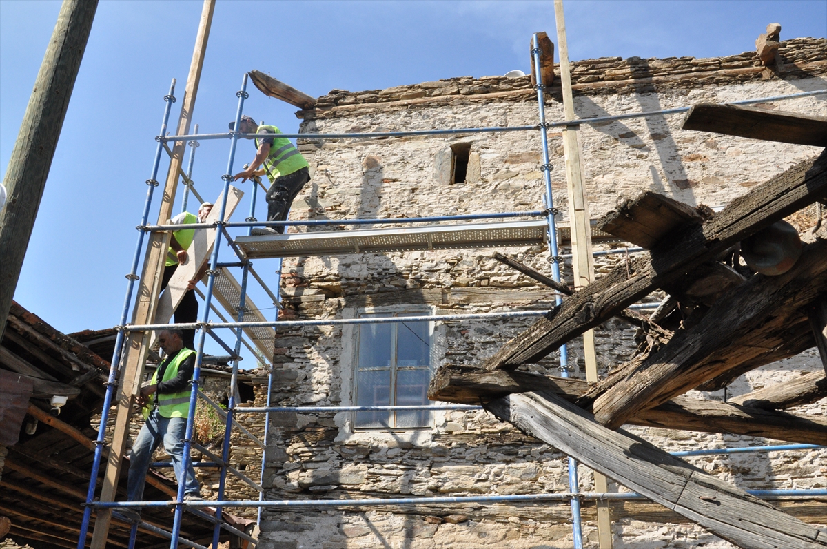 8 kişinin yaşadığı 'Hayalet Köy'deki tarihi cami restore ediliyor