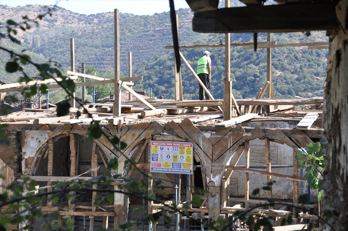 8 kişinin yaşadığı 'Hayalet Köy'deki tarihi cami restore ediliyor