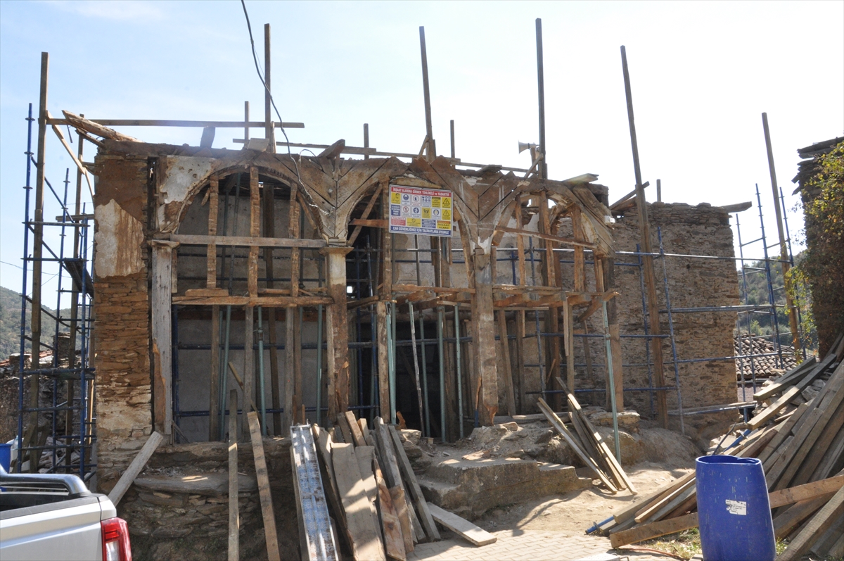 8 kişinin yaşadığı 'Hayalet Köy'deki tarihi cami restore ediliyor