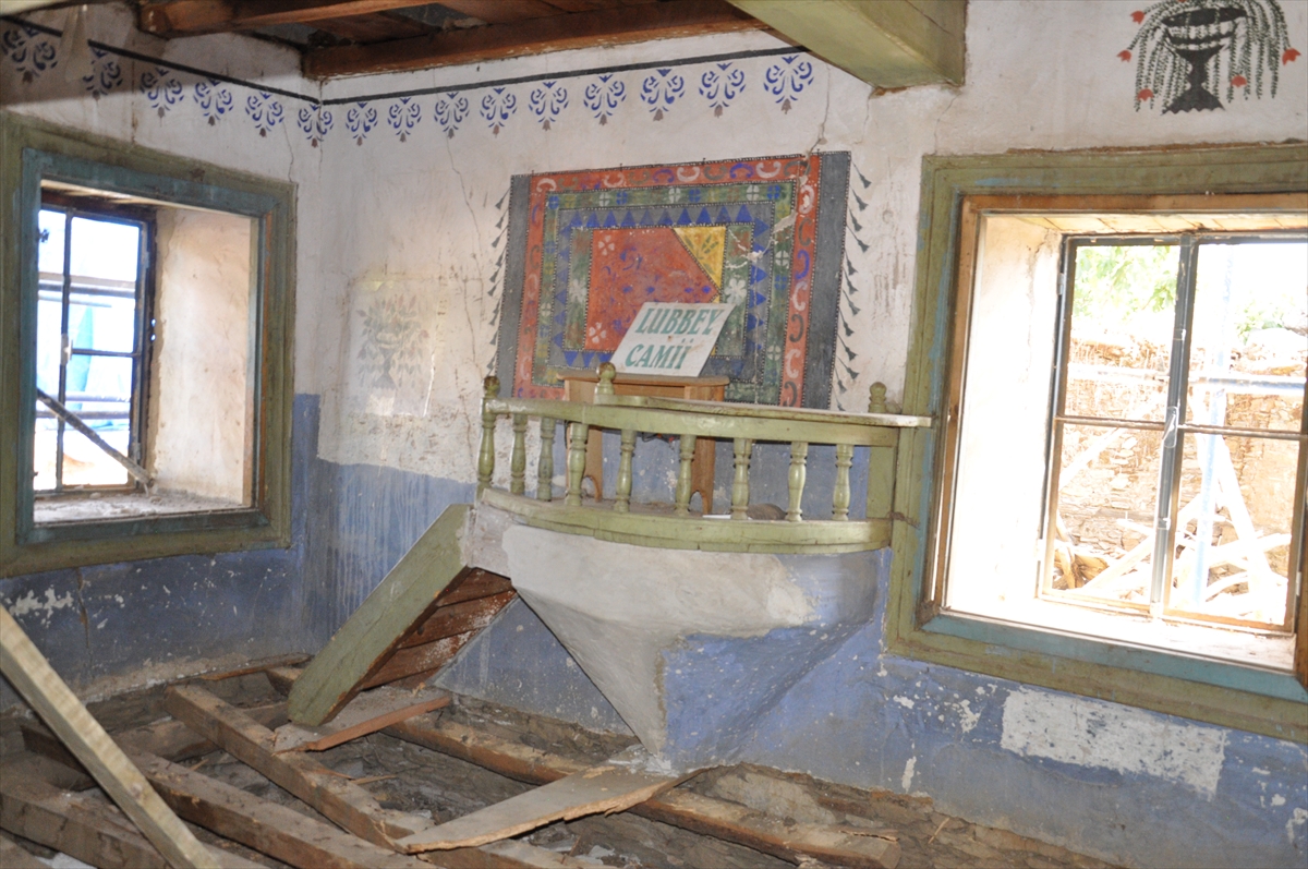 8 kişinin yaşadığı 'Hayalet Köy'deki tarihi cami restore ediliyor