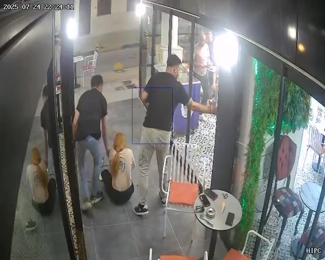 Görünmez kapı: Projeyi çizen de çarptı, çalışan da!