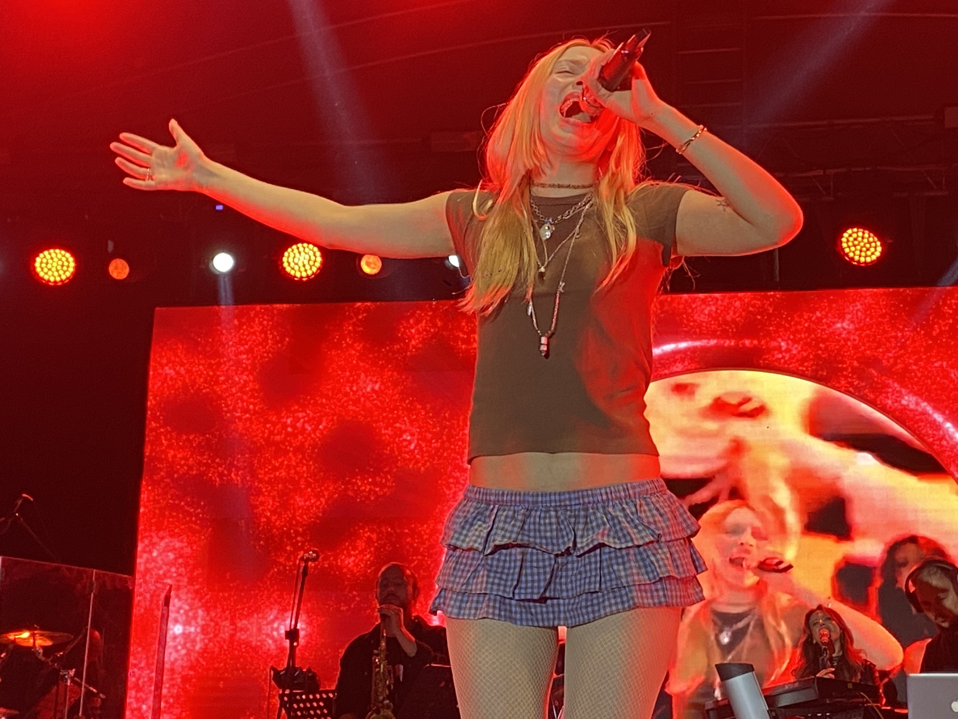 Ertelenen Aleyna Tilki Konseri Alaşehir’de Coşkuyla Gerçekleşti