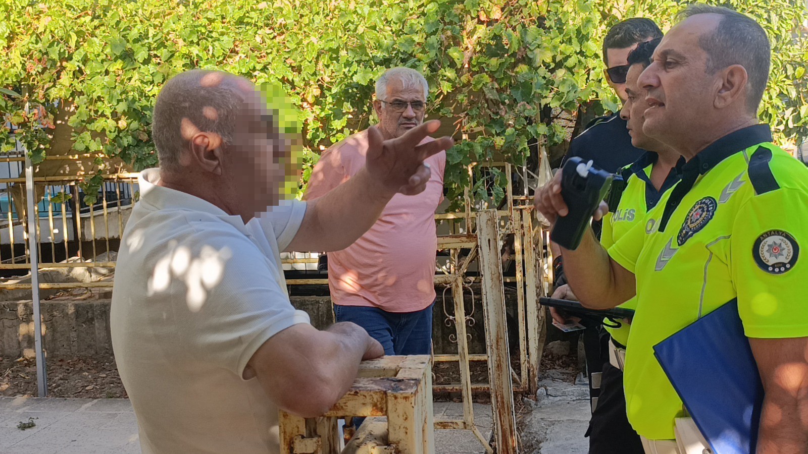 Kaza yapan alkollü sürücü olay yerinden kaçtı, Cumhurbaşkanı'na hakaretten tutuklandı