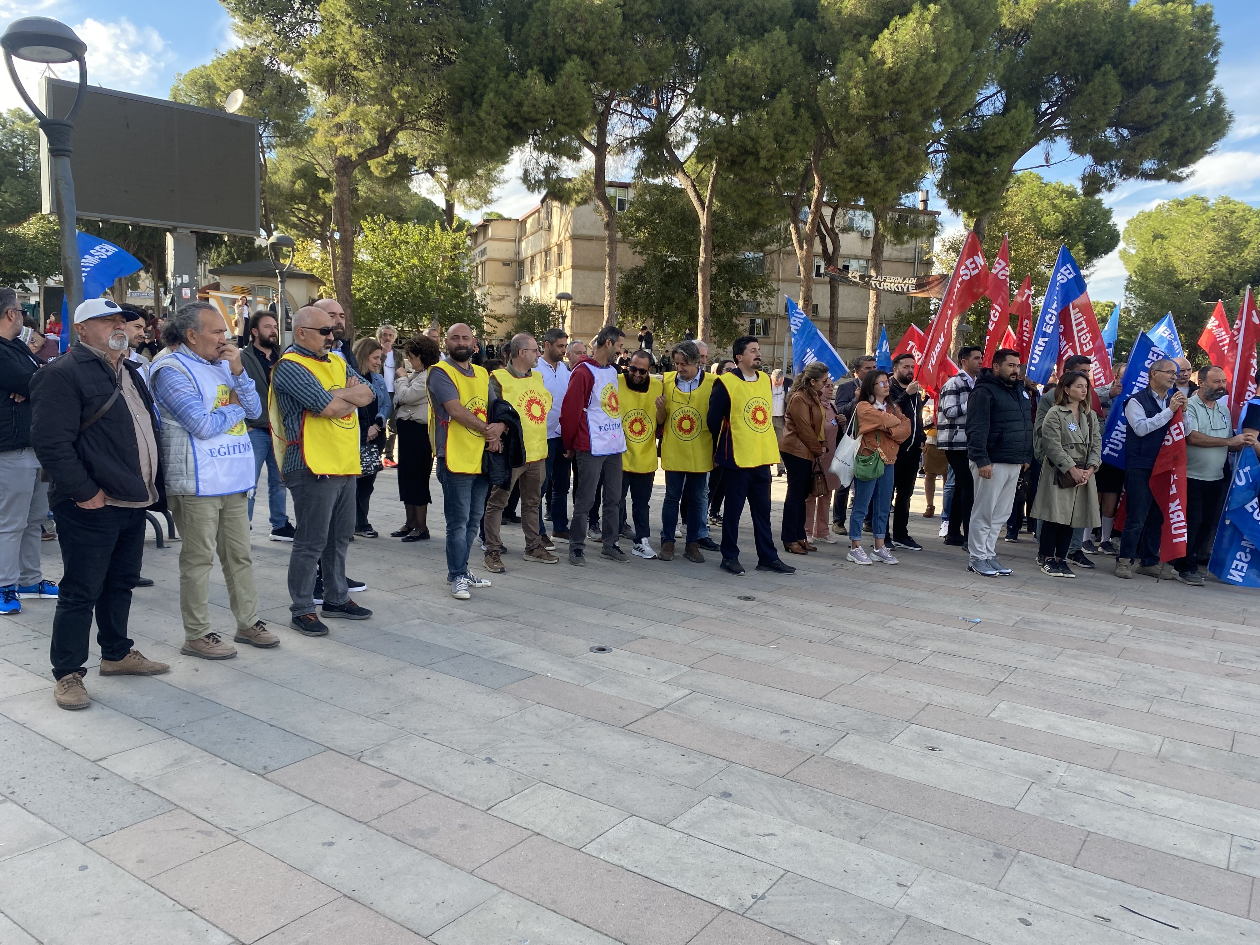 Manisa'da öğrenci ve akrabalarından öğretmene saldırı