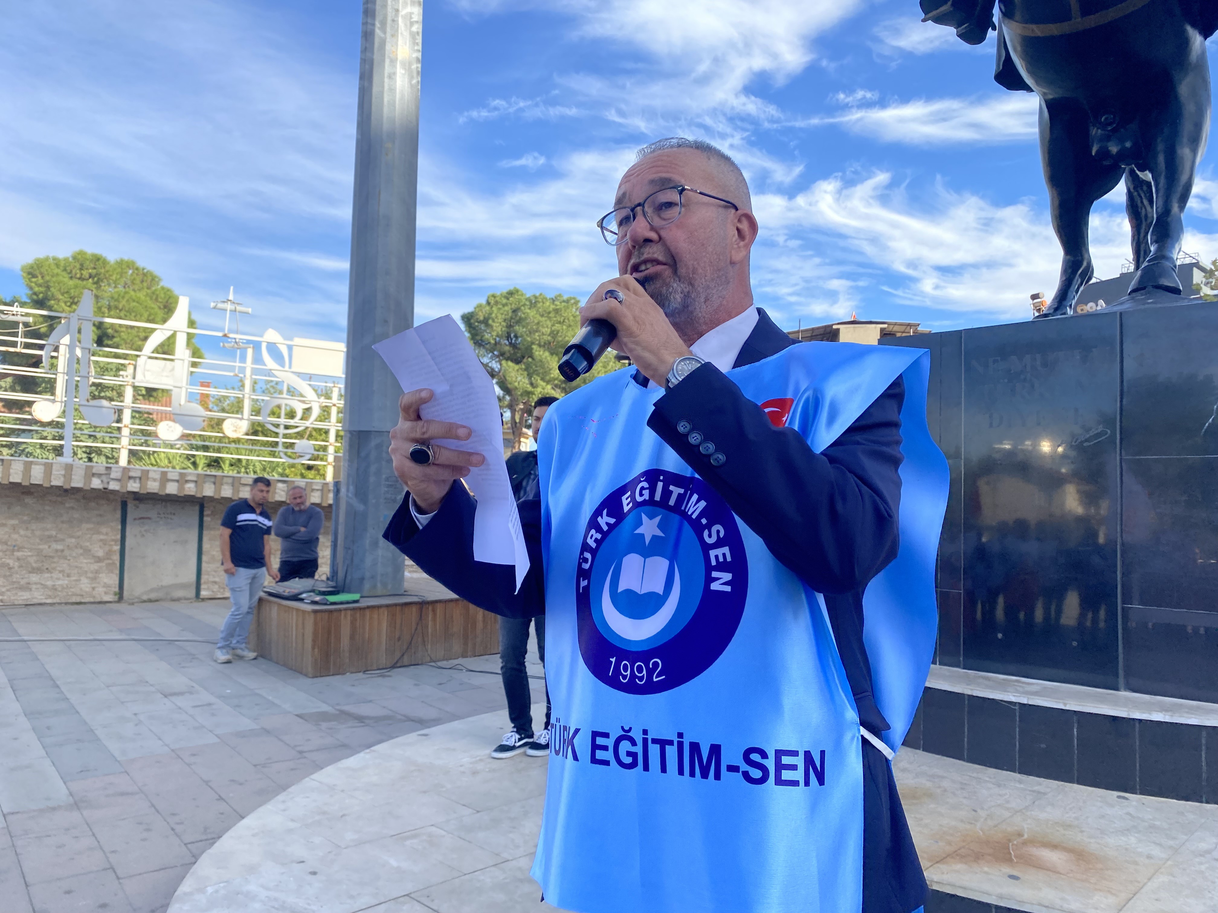 Manisa'da öğrenci ve akrabalarından öğretmene saldırı