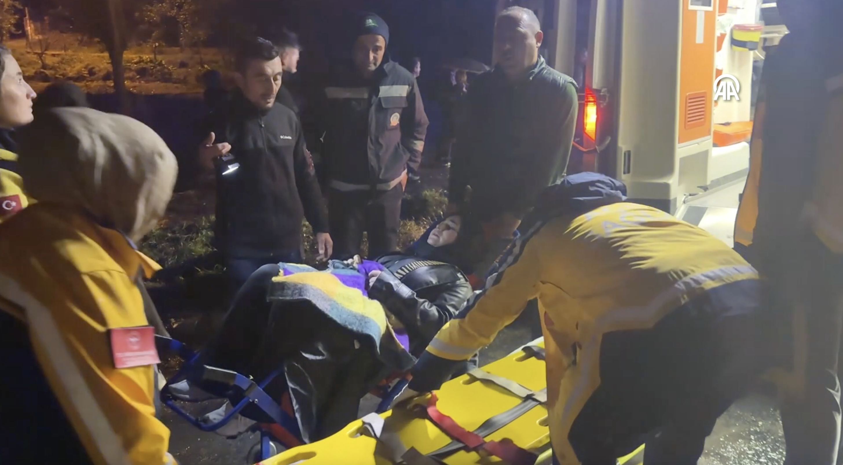 Kastamonu'da tur midibüsü devrildi: 25 yaralı