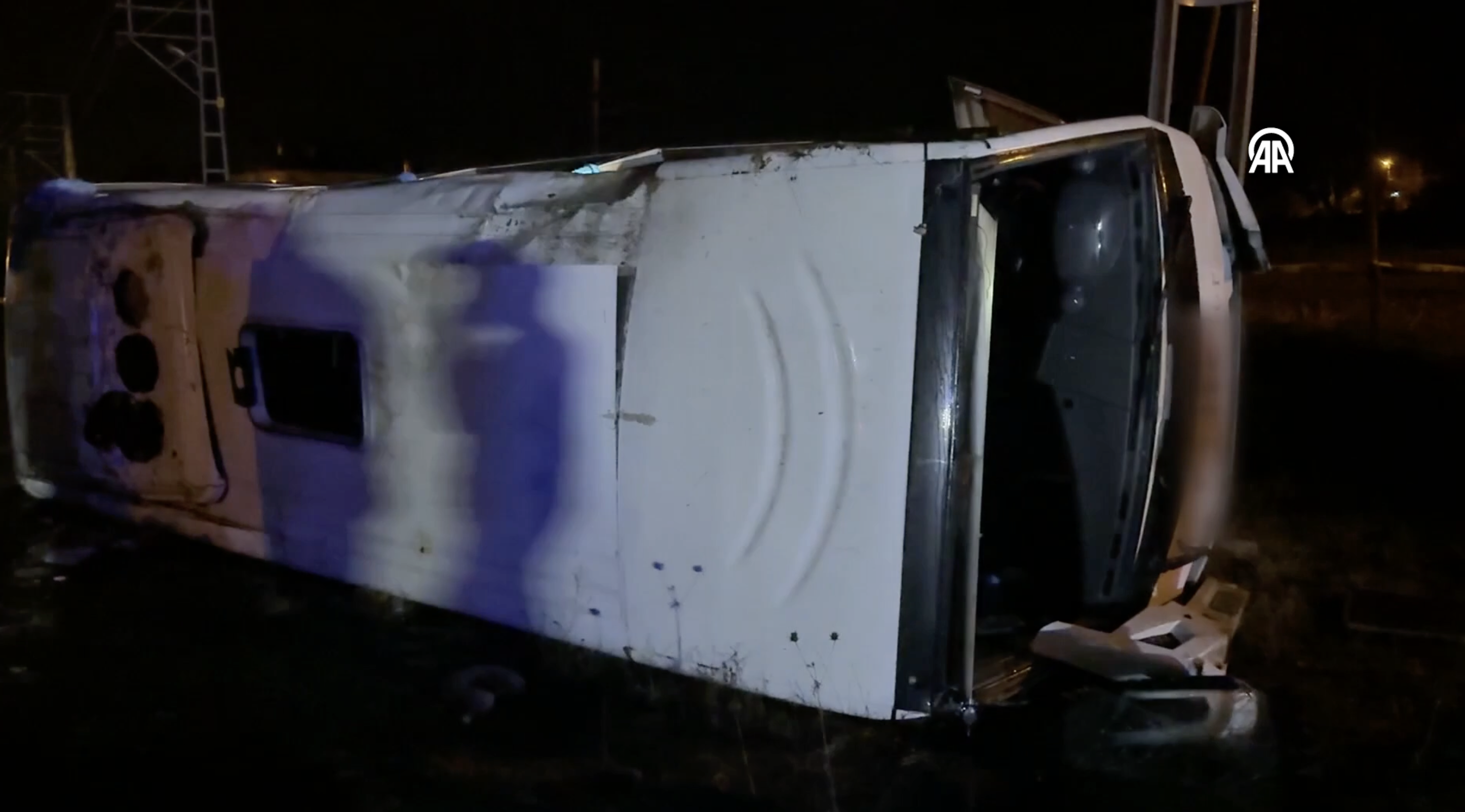 Kastamonu'da tur midibüsü devrildi: 25 yaralı