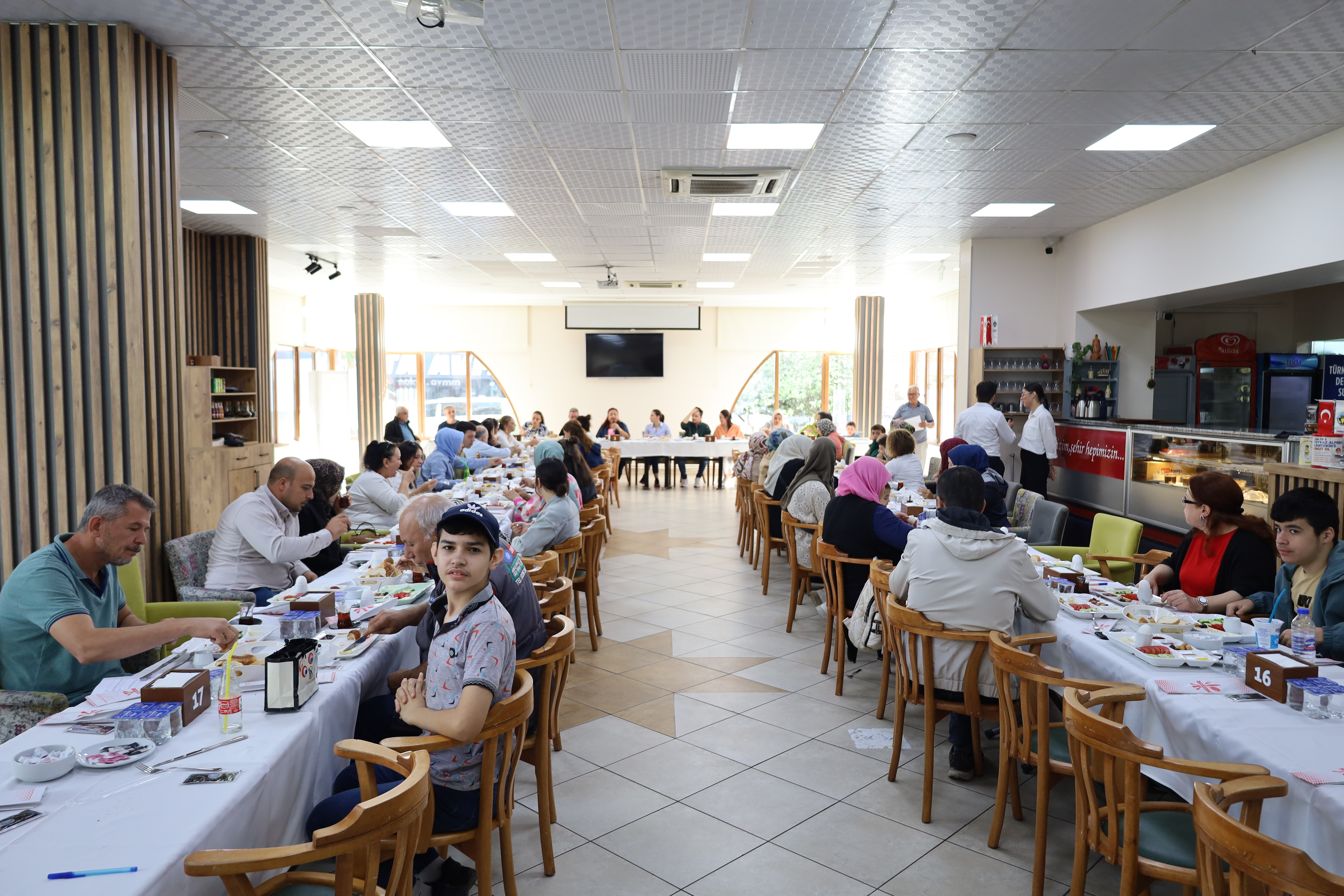 Turgutlu Otizmliler Dayanışma ve Hakları Derneği'nden tanışma kahvaltısı