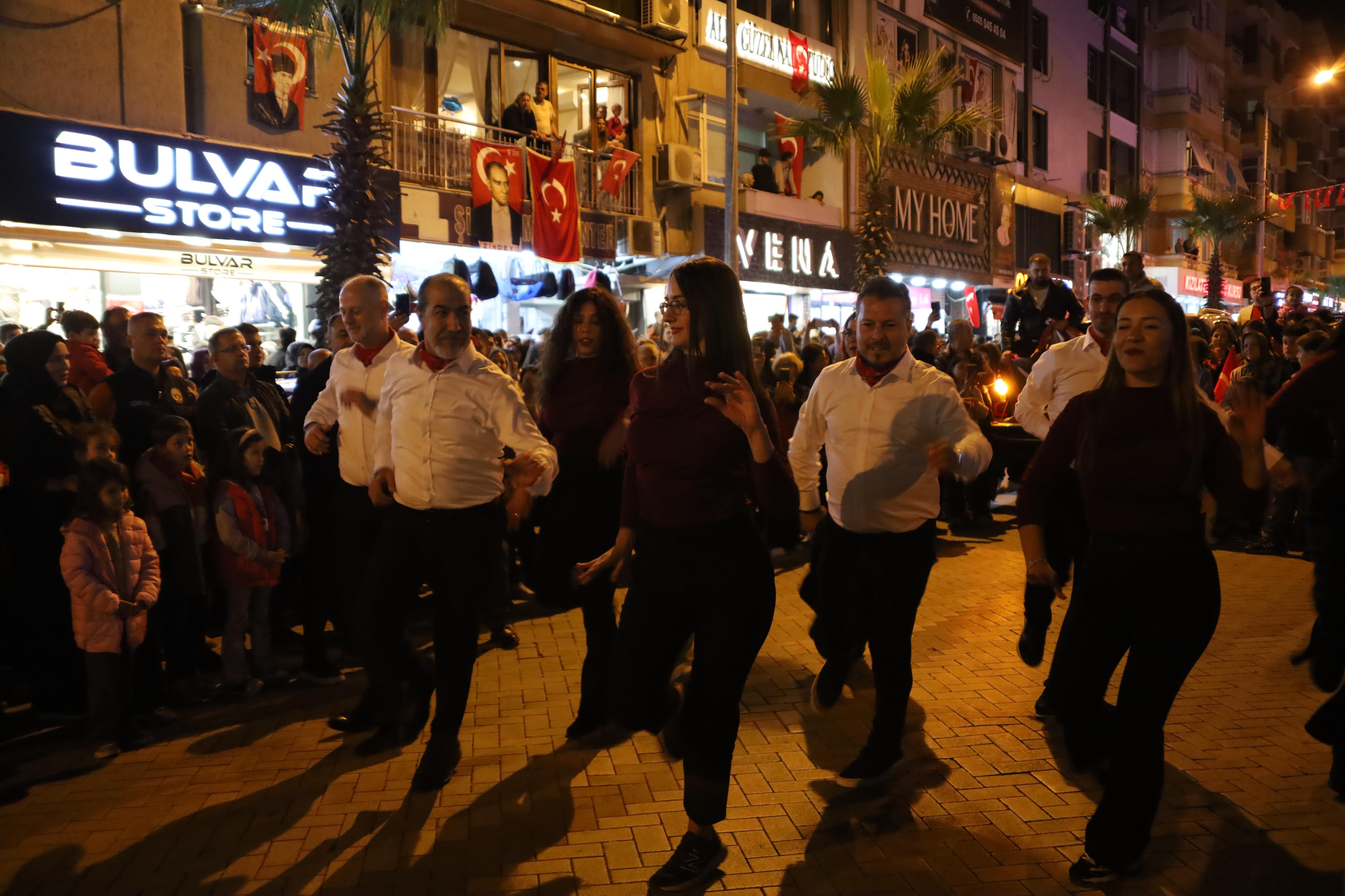 Turgutlu’da Cumhuriyet Coşkusu sokaklara taştı